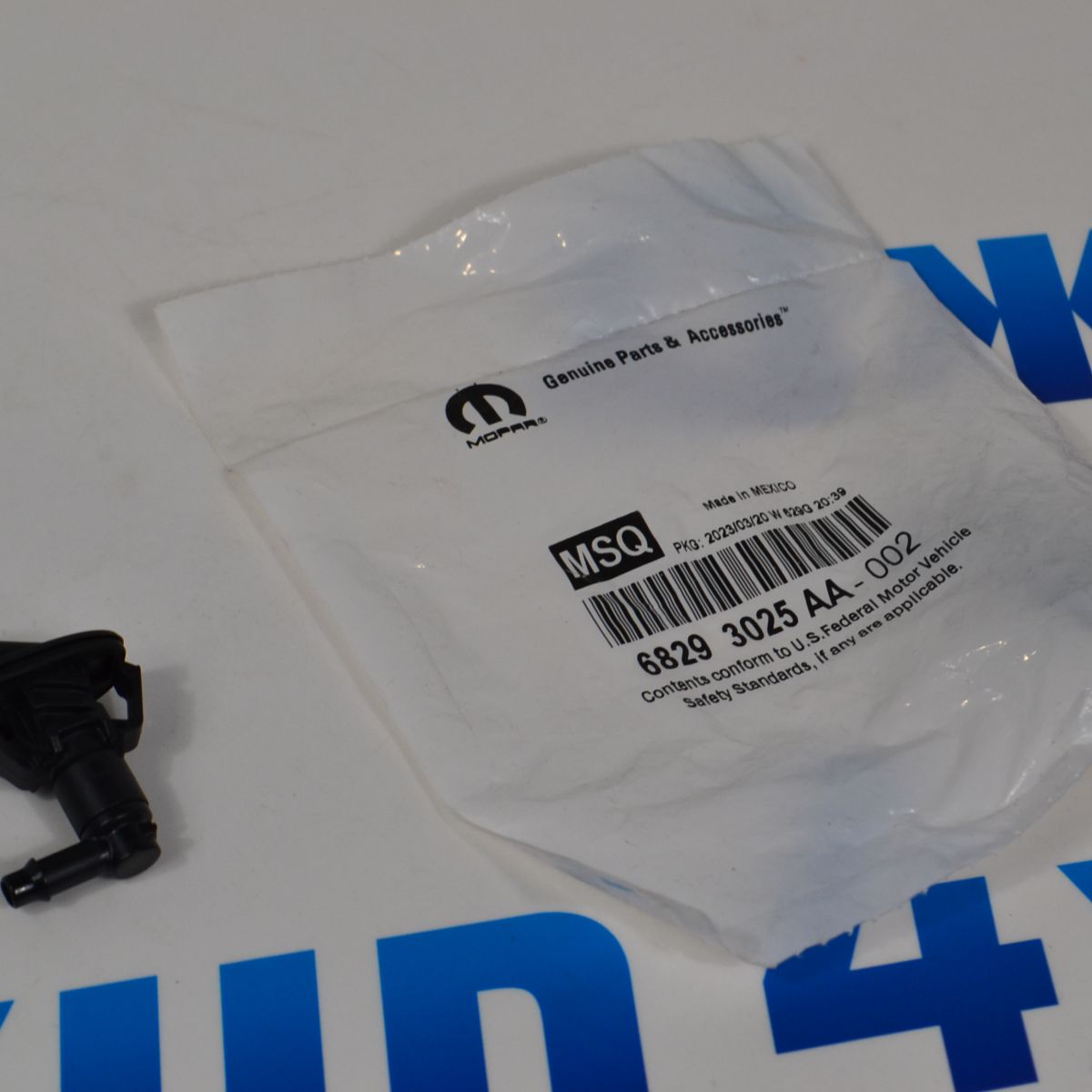 Форсунка омывателя ветрового стекла Jeep Wrangler JL V2.0T 2018- 68293025AA