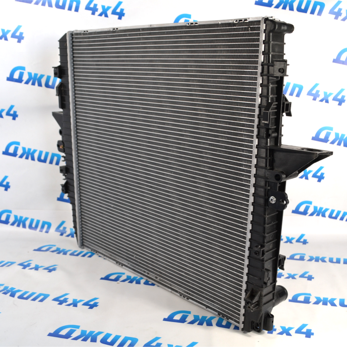 Радиатор охлаждения двигателя Land Rover L319/Range Rover Sport L320 V4.2SC/V4.4 Petrol LR021777