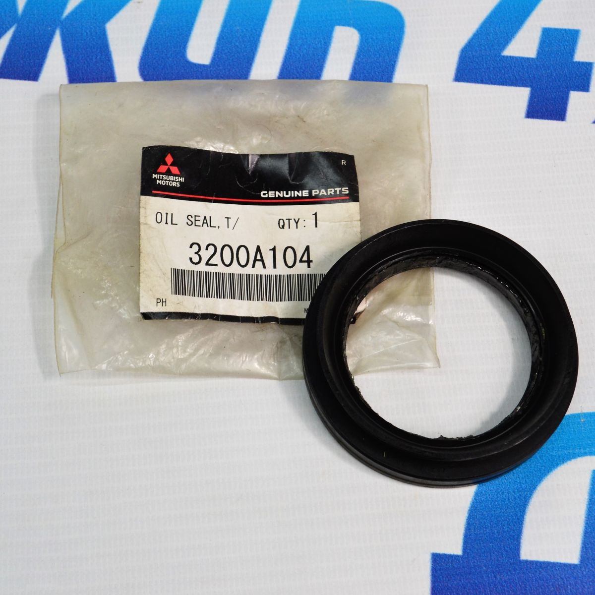 Сальник полуоси передней правой Jeep Compass MK 2007-2010 (для 4WD) 68005263AA
