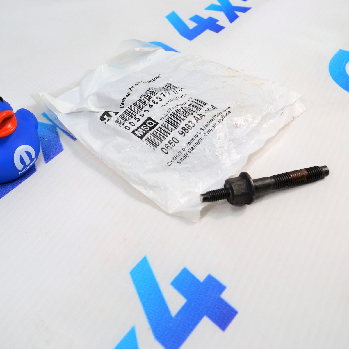Шпилька выпускного коллектора M8X1.25/M6X1X75.5 мм Jeep/Dodge/Chrysler/Ram V5.7 Hemi 06509863AA