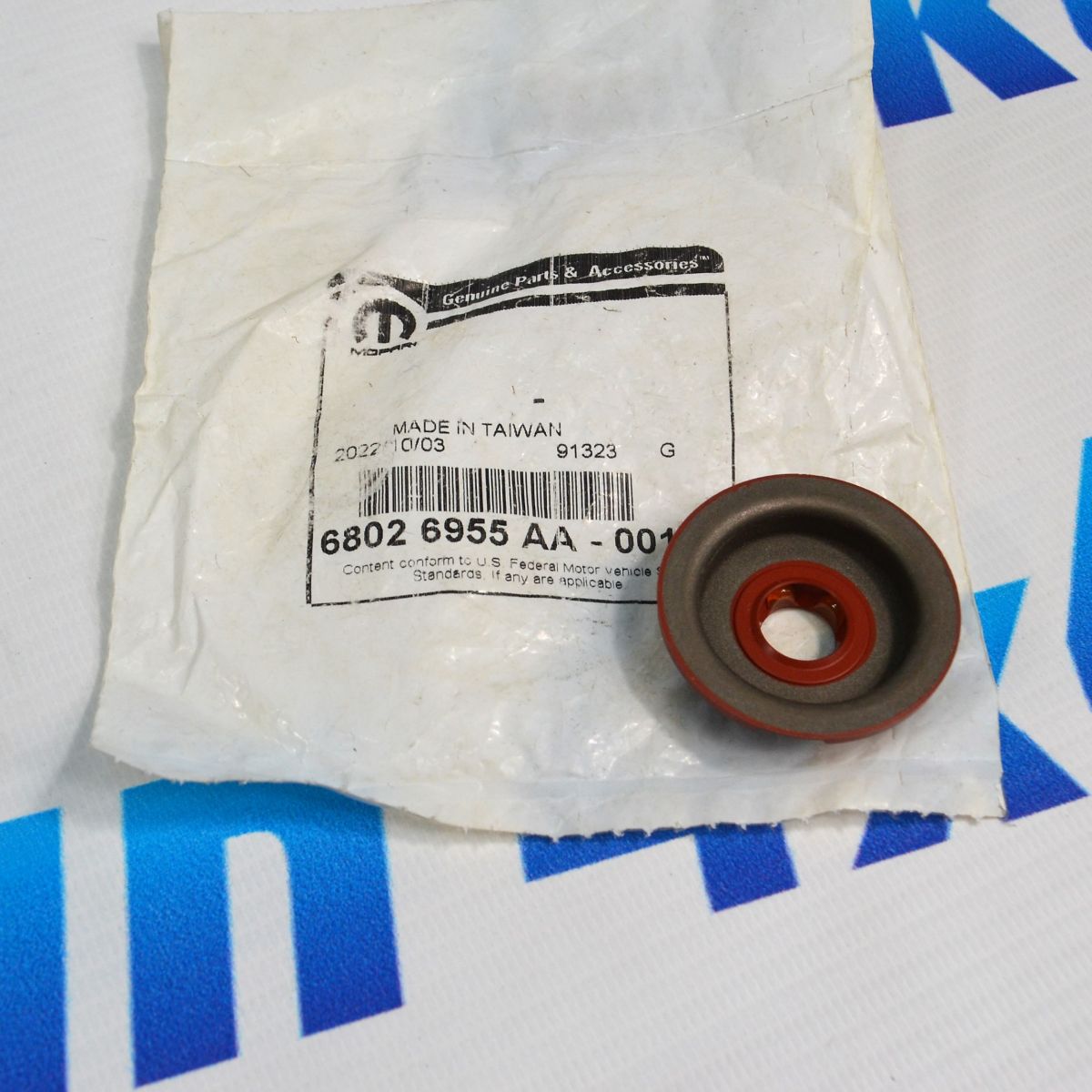 Сальник РКПП Jeep Grand Cherokee WK2/Dodge Durango WD V3.6 (под датчиком положения передачи) 68026955AA