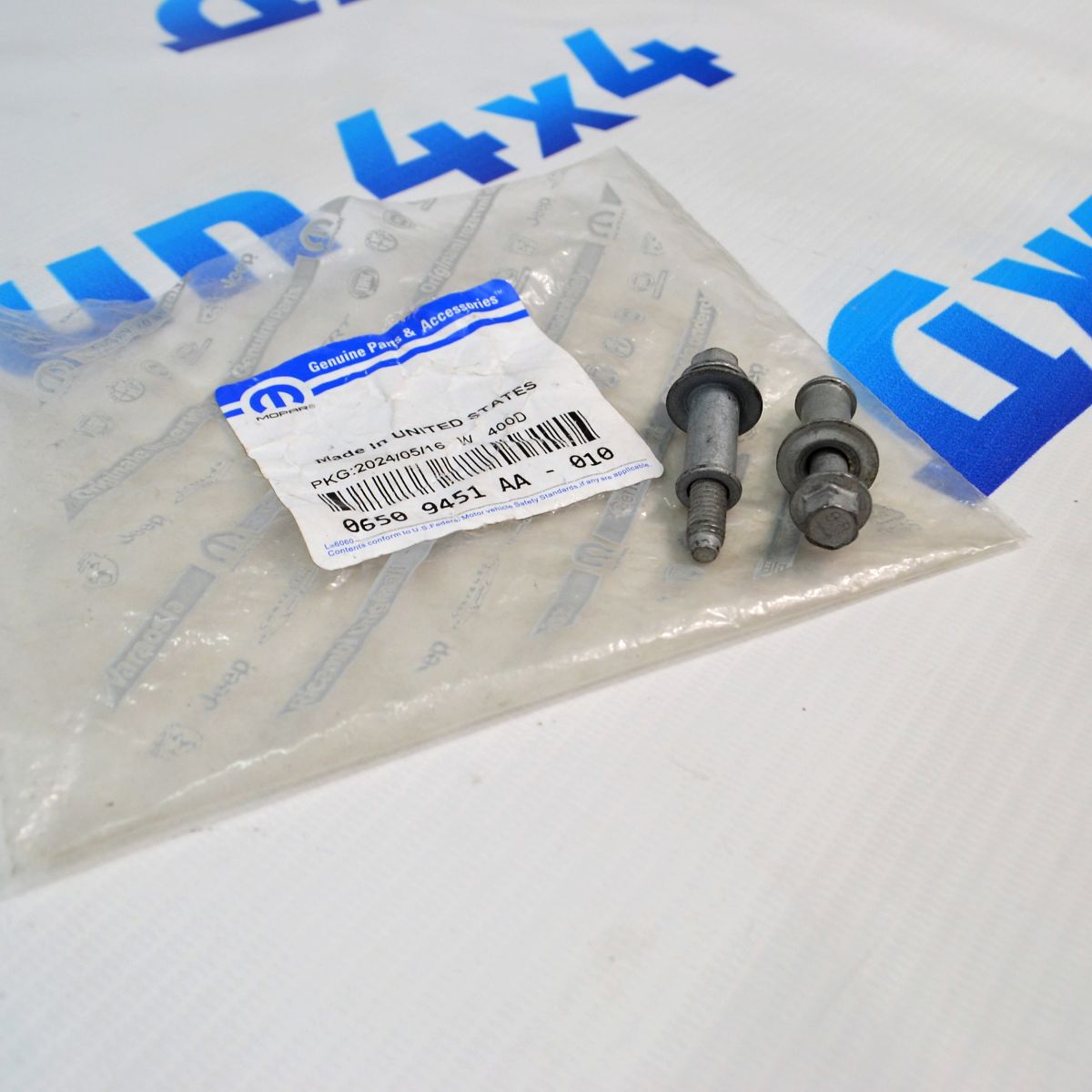 Болт клапанной крышки M6X1X37 мм Jeep/Dodge/Chrysler V3.0/V3.6 06509451AA