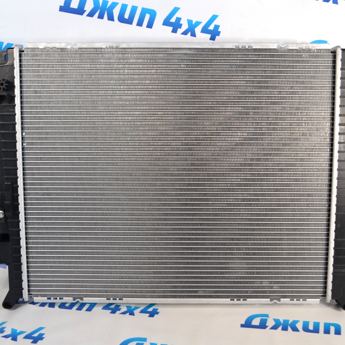 Радиатор охлаждения двигателя Land Rover L319 V2.7TD LR021778