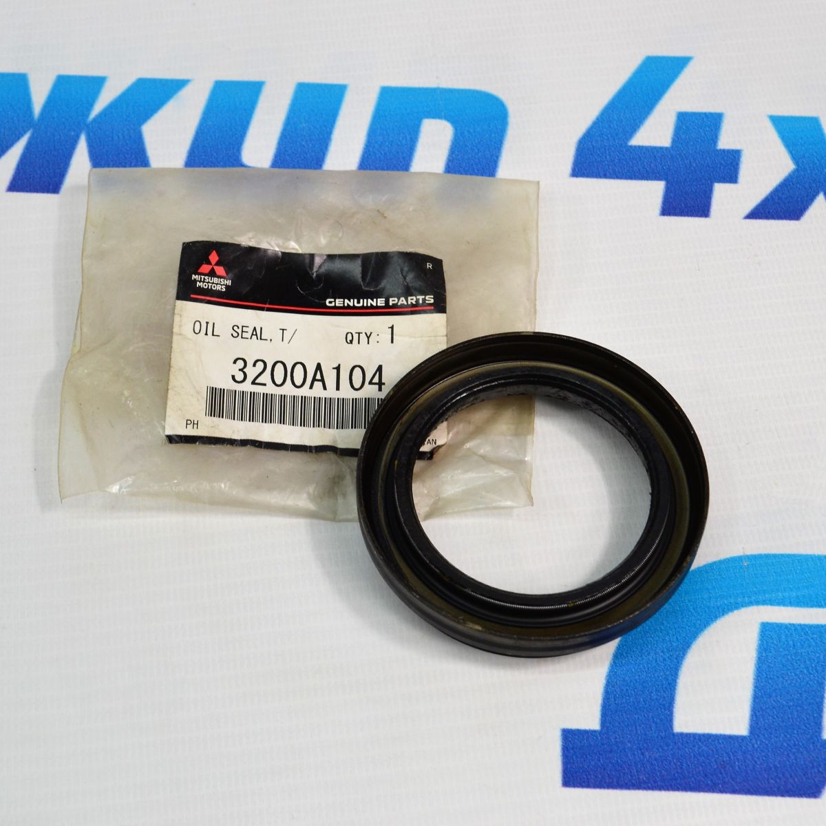Сальник полуоси передней правой Jeep Compass MK 2007-2010 (для 4WD) 68005263AA