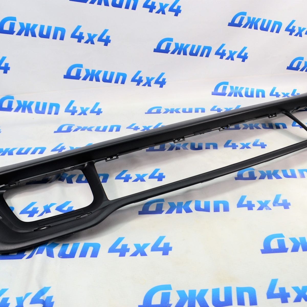 Нижняя накладка переднего бампера Jeep Grand Cherokee WK2 68143070AC
