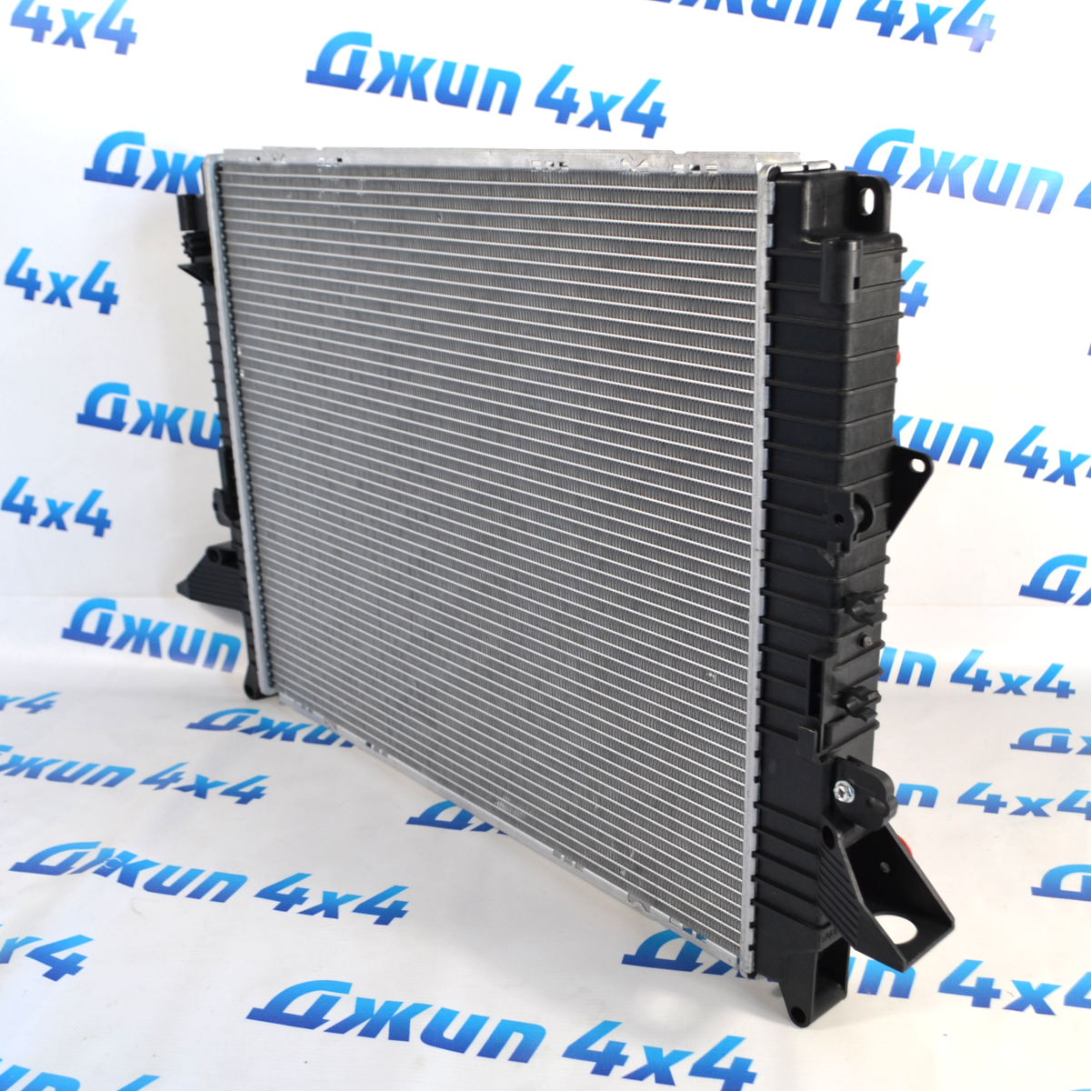 Радиатор охлаждения двигателя Land Rover L319 V2.7TD LR021778