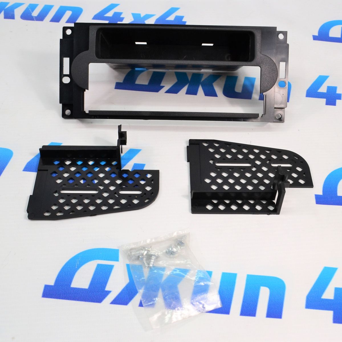 Рамка переходная для магнитолы Jeep/Dodge/Chrysler 2004-2010 (однодиновая) CDK648