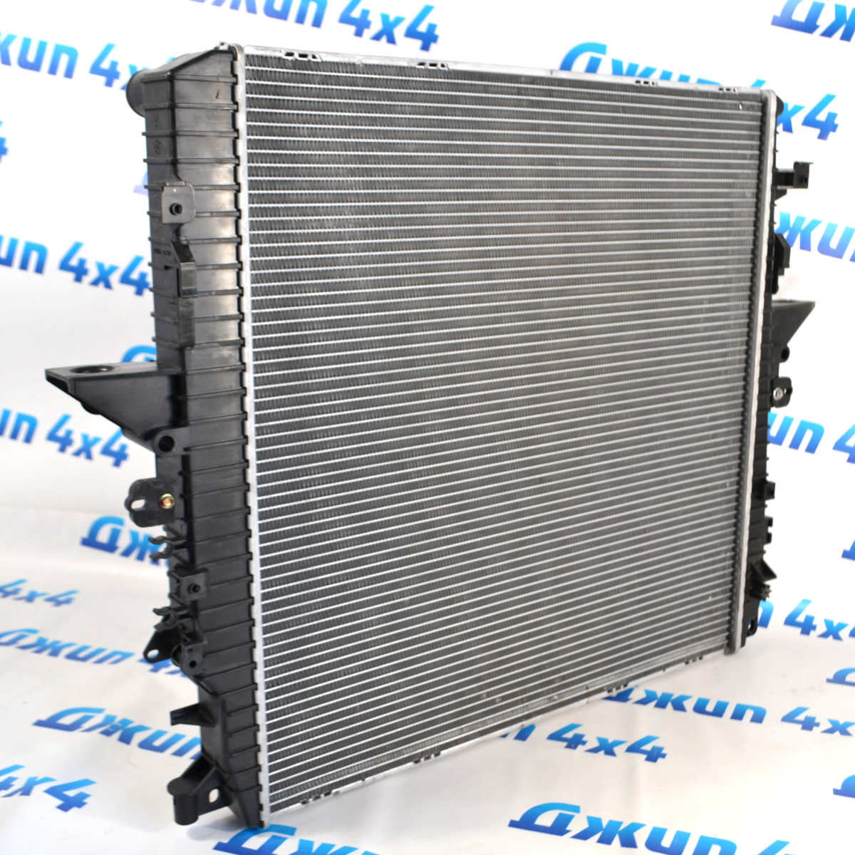 Радиатор охлаждения двигателя Land Rover L319/Range Rover Sport L320 V4.2SC/V4.4 Petrol LR021777