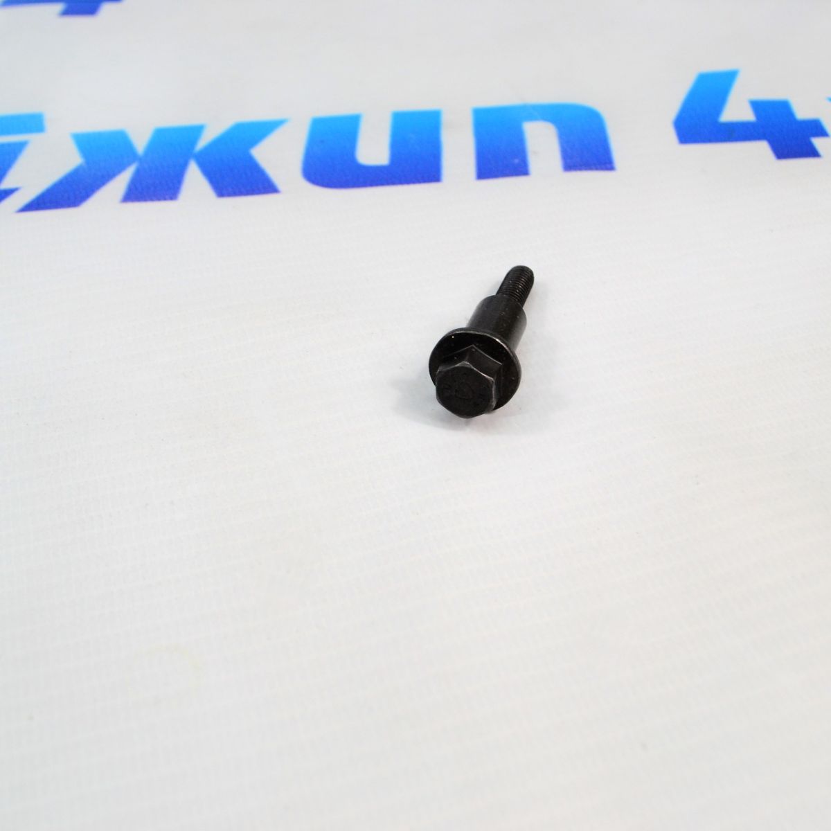Болт уcпокоителя цепи V5.0 Land Rover LR011064
