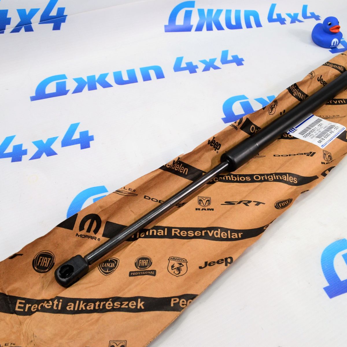 Амортизатор крышки багажника Jeep Grand Cherokee WK2(правый) 68165050AE