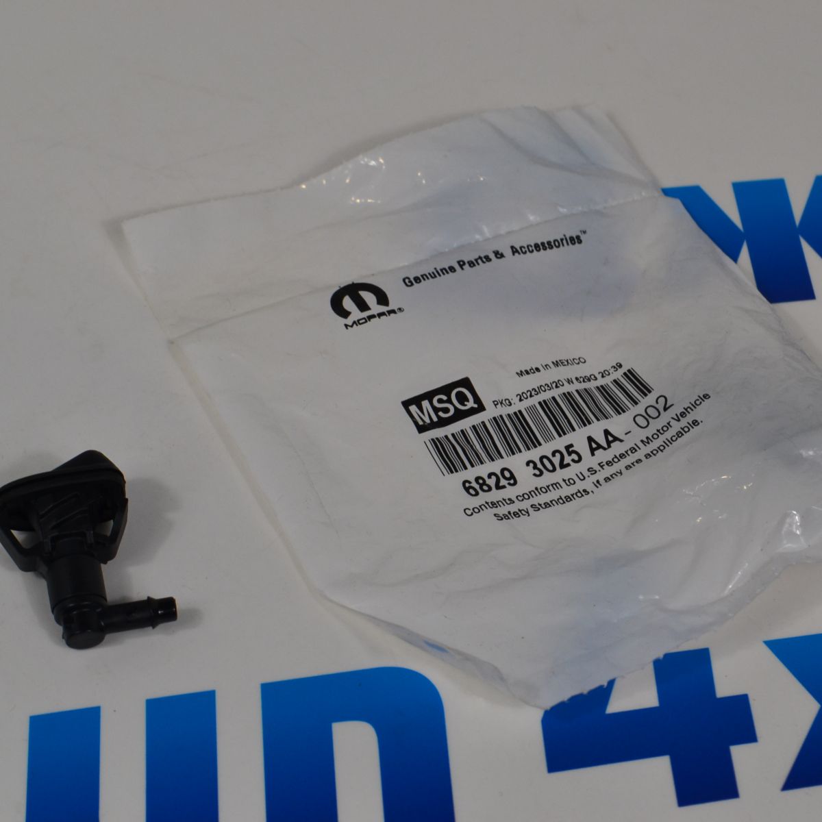 Форсунка омывателя ветрового стекла Jeep Wrangler JL V2.0T 2018- 68293025AA