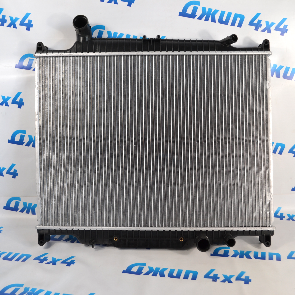 Радиатор охлаждения двигателя Range Rover L322/Range Rover Sport L320 V3.6TD PCC500300