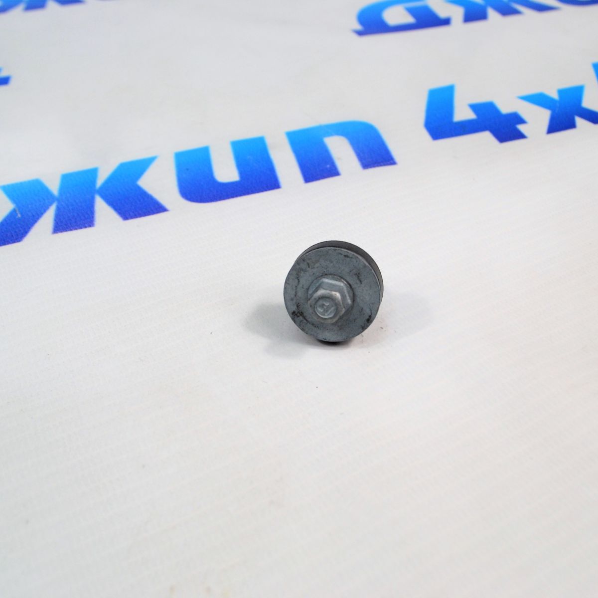 Болт клапанной крышки с уплотнителем Jeep/Dodge/ChryslerV5.7/6.1/6.4 Hemi 2003- 6507366AA