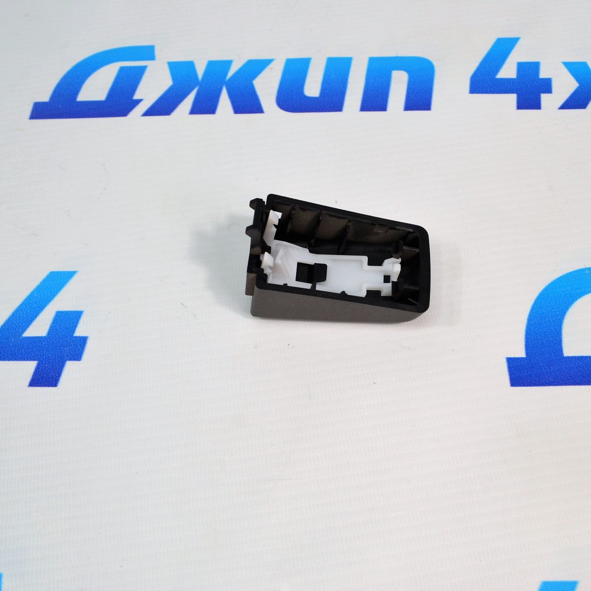 Крышка ручки передней левой двери Range Rover Sport L320 (серая) CXJ500015LEP