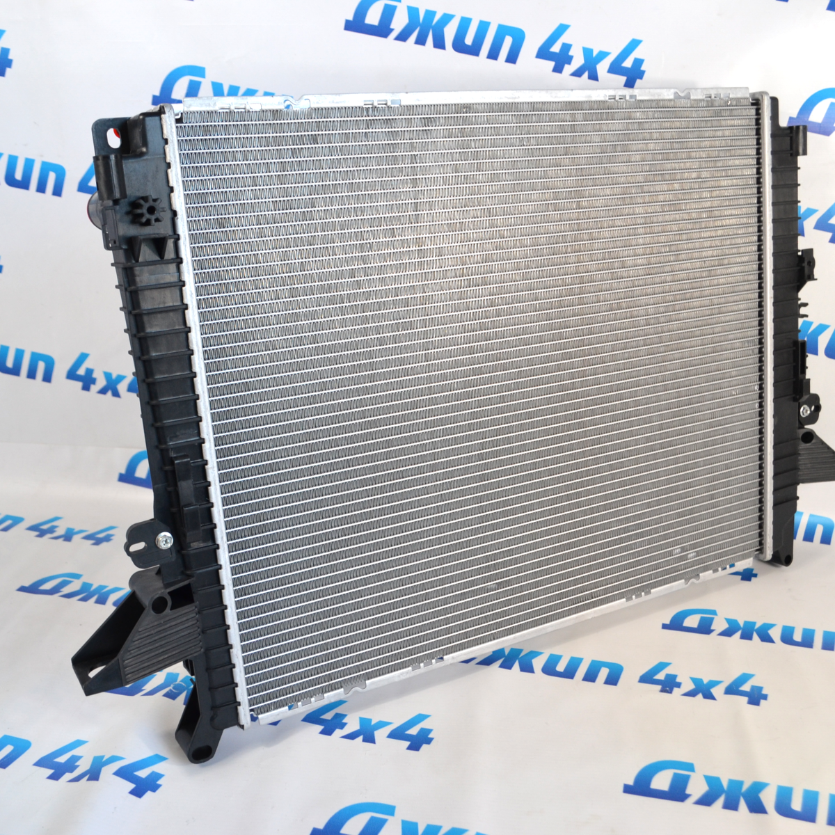 Радиатор охлаждения двигателя Land Rover L319 V2.7TD LR021778