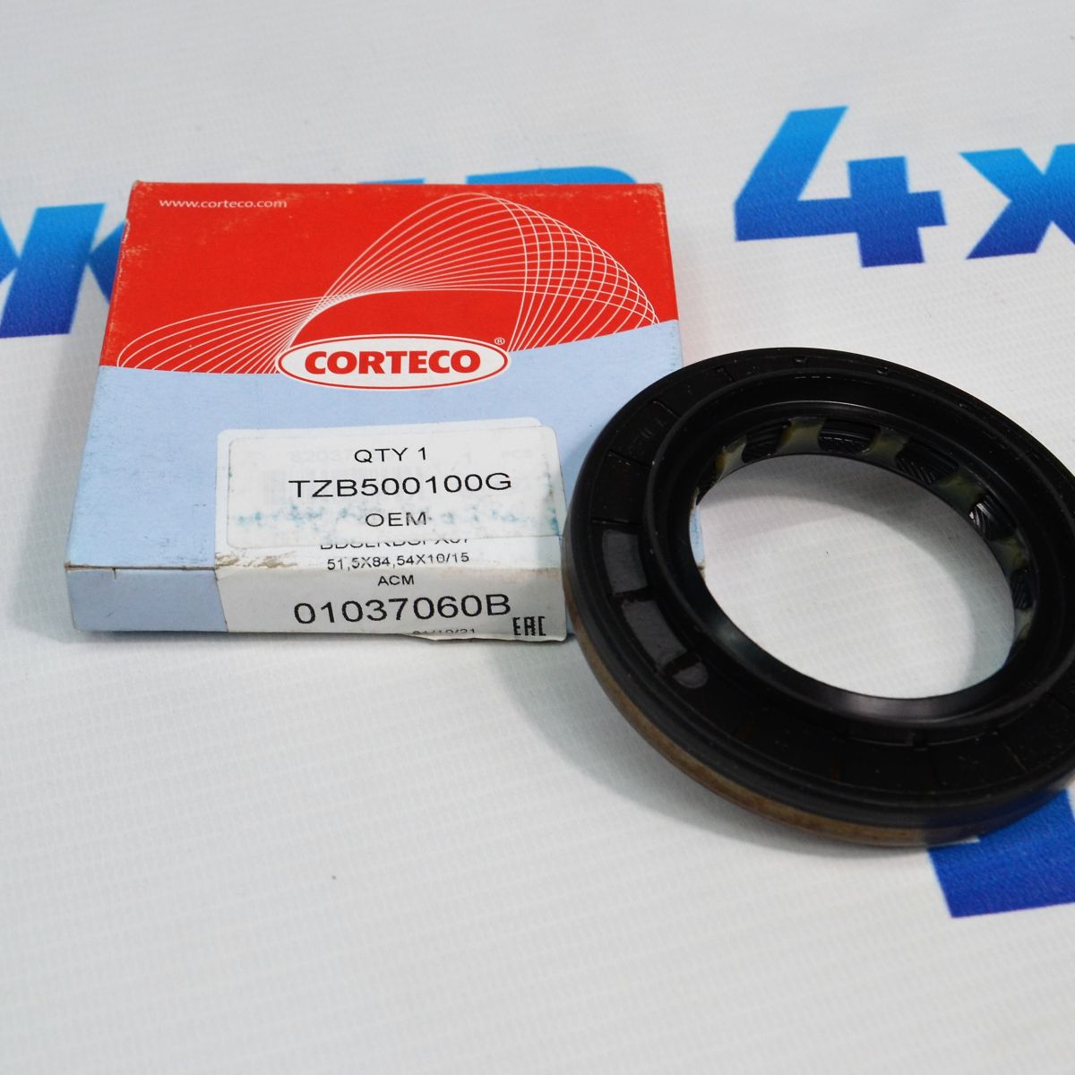 Сальник хвостовика заднего редуктора Land Rover Discovery L319/Range Rover Sport L320 TZB500100