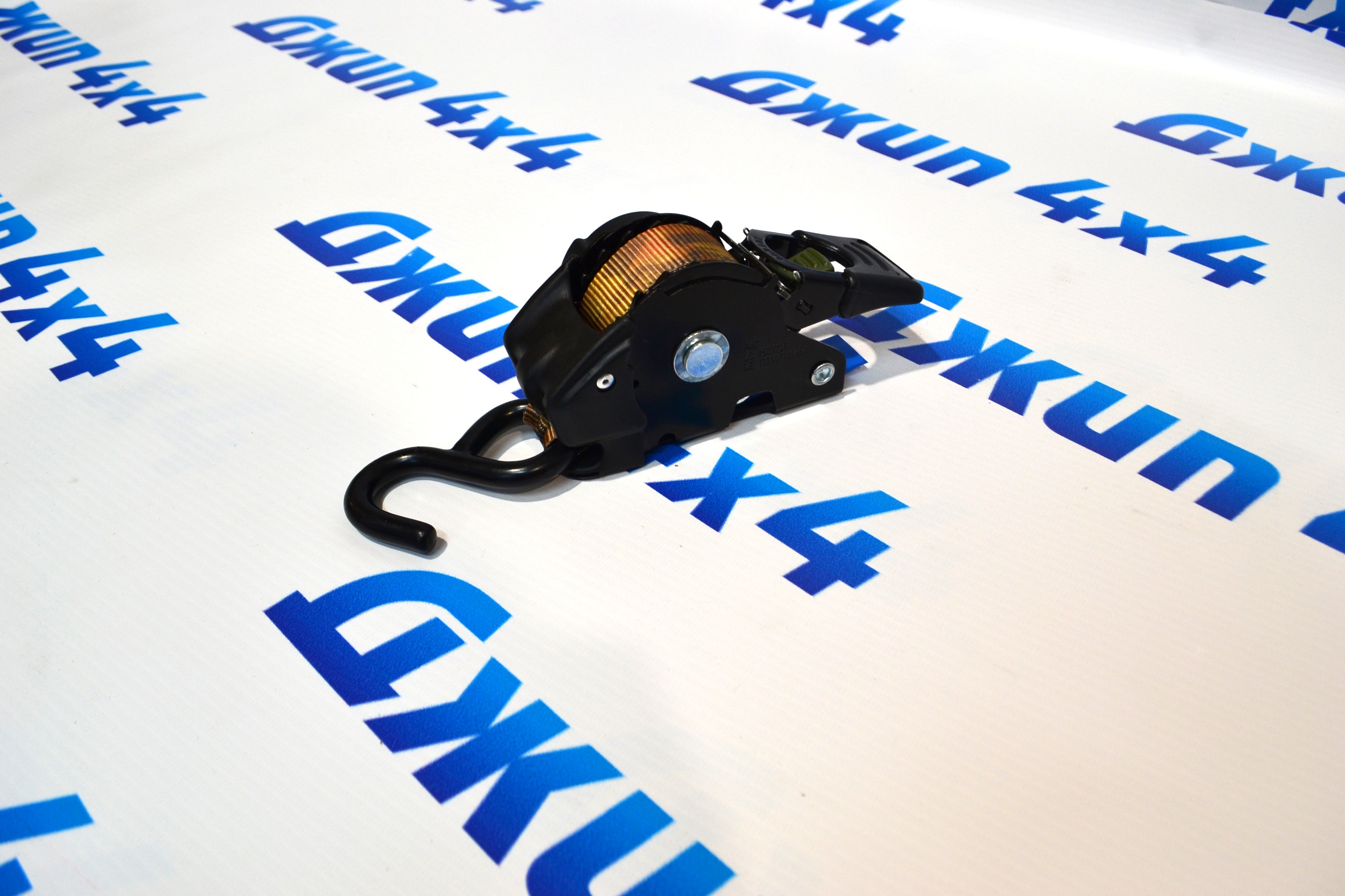 Самозатягивающийся стропа крепления груза в кузове 82209422AB