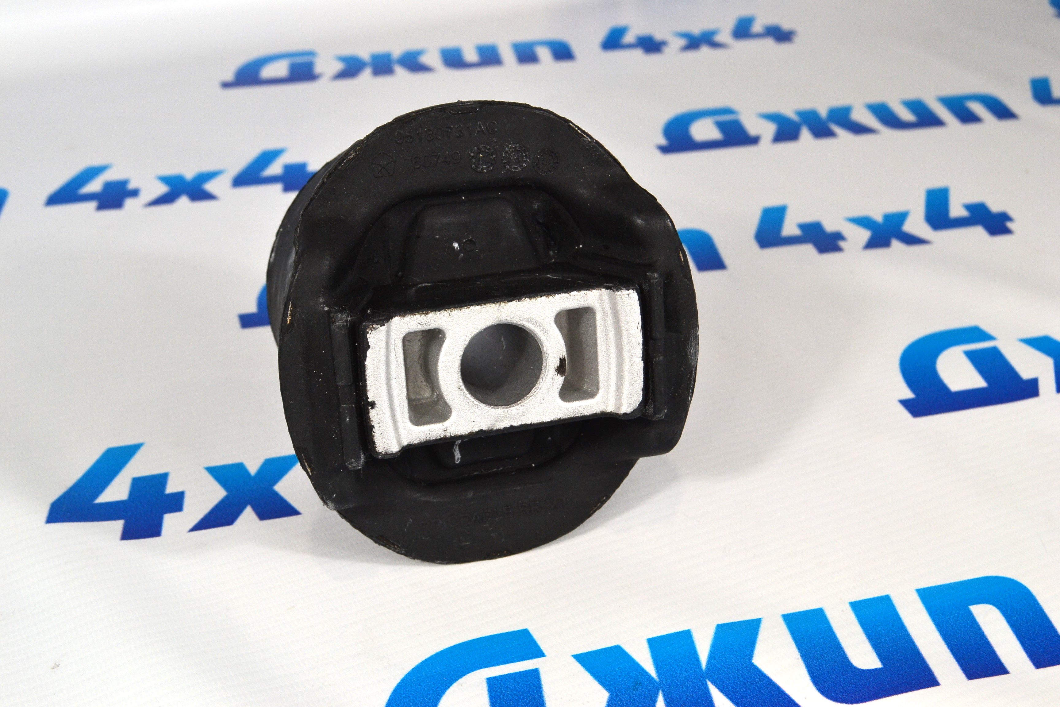 Сайлентблок заднего подрамника задний Jeep Grand Cherokee WK2/Dodge Durango WD 05180731AC