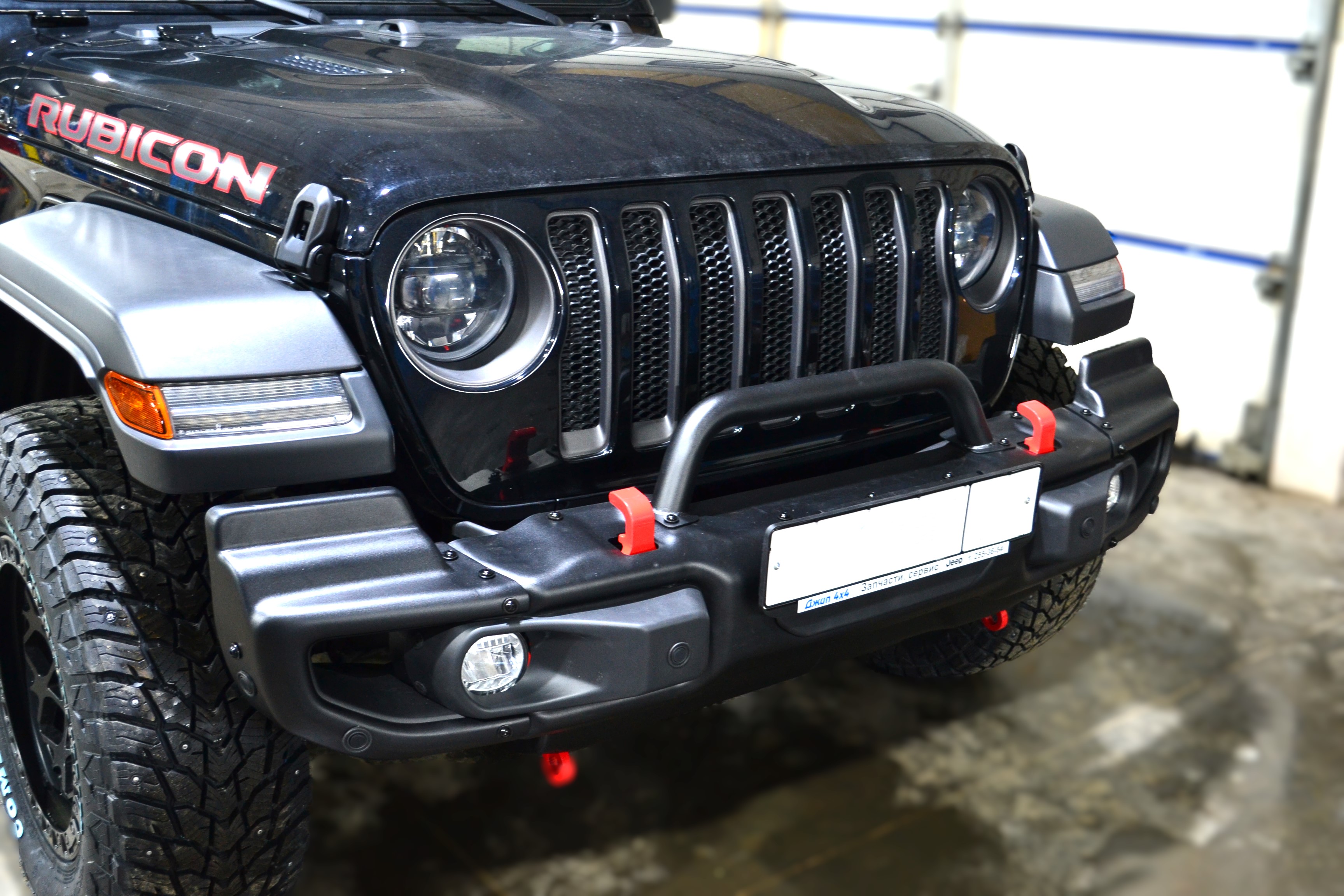 Бампер передний силовой Jeep Wrangler JL/Jeep Gladiator JT с уголками (алюминий) 82215121