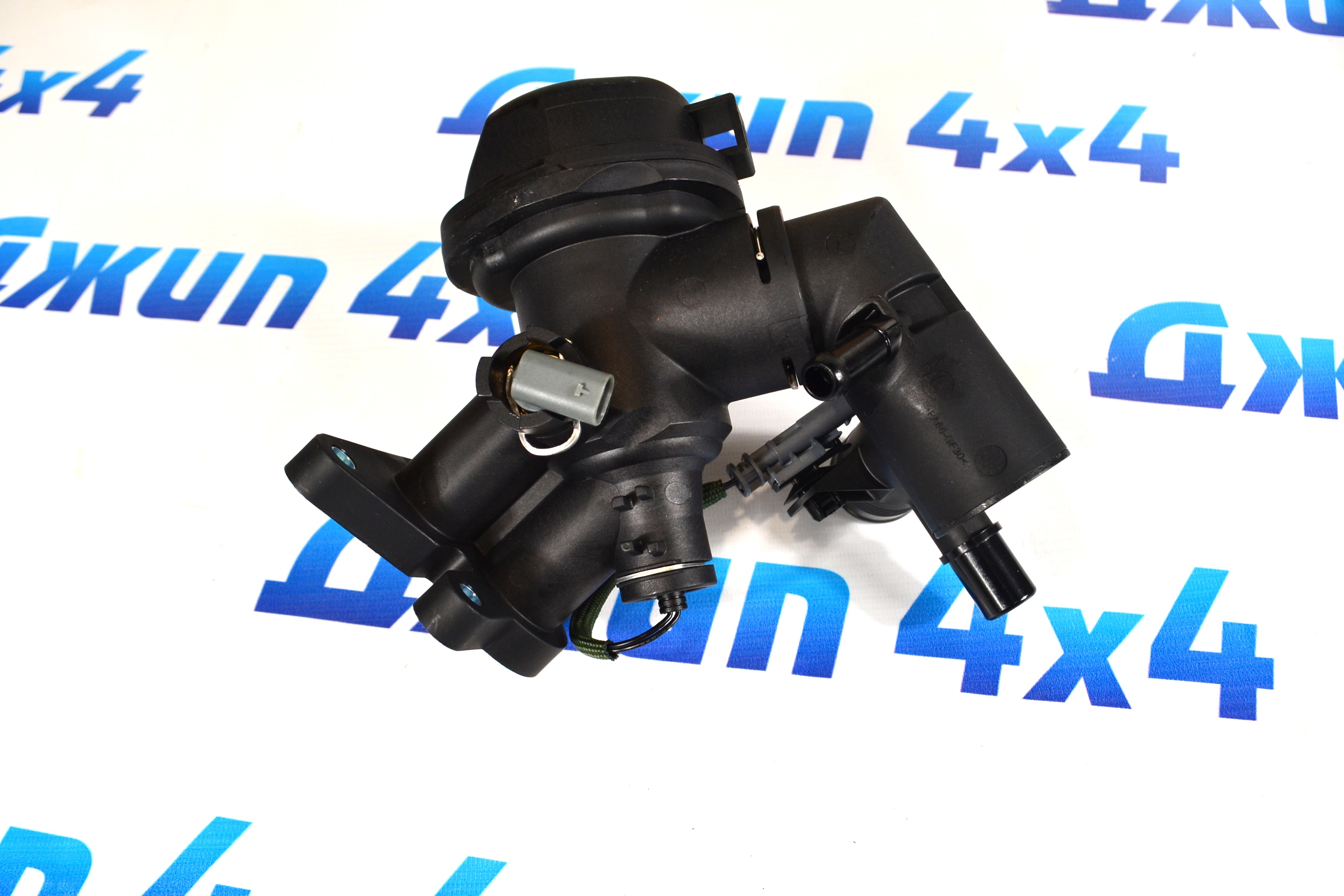 Термостат Range Rover Evoque L551/Jaguar E-Pace X540 V2.0T Petrol (с корпусом) LR115275