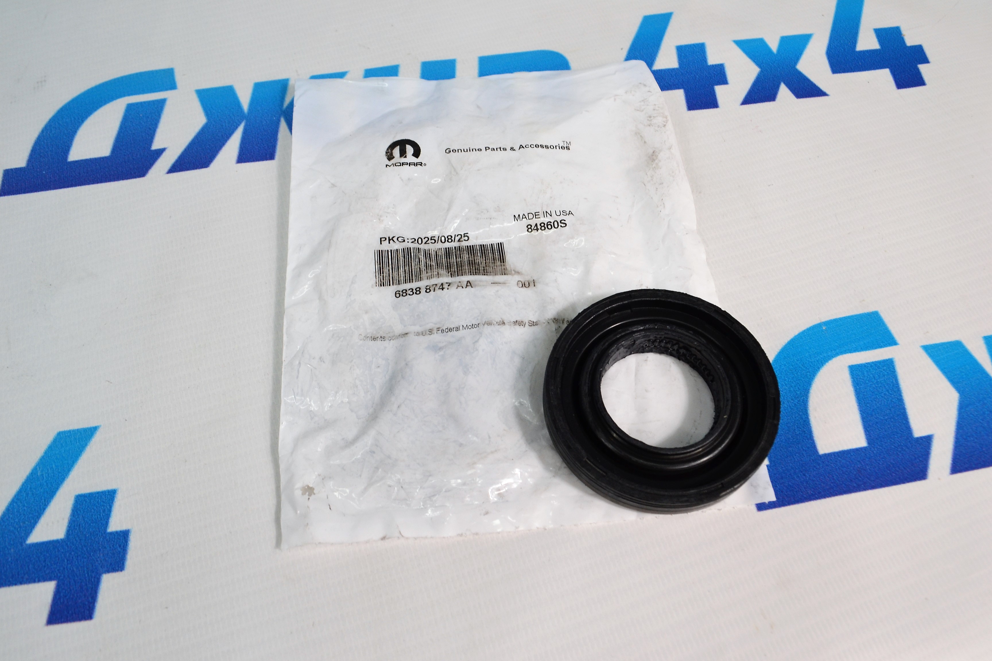Сальник переднего редуктора Jeep Wrangler JL (левый) 68388747AA