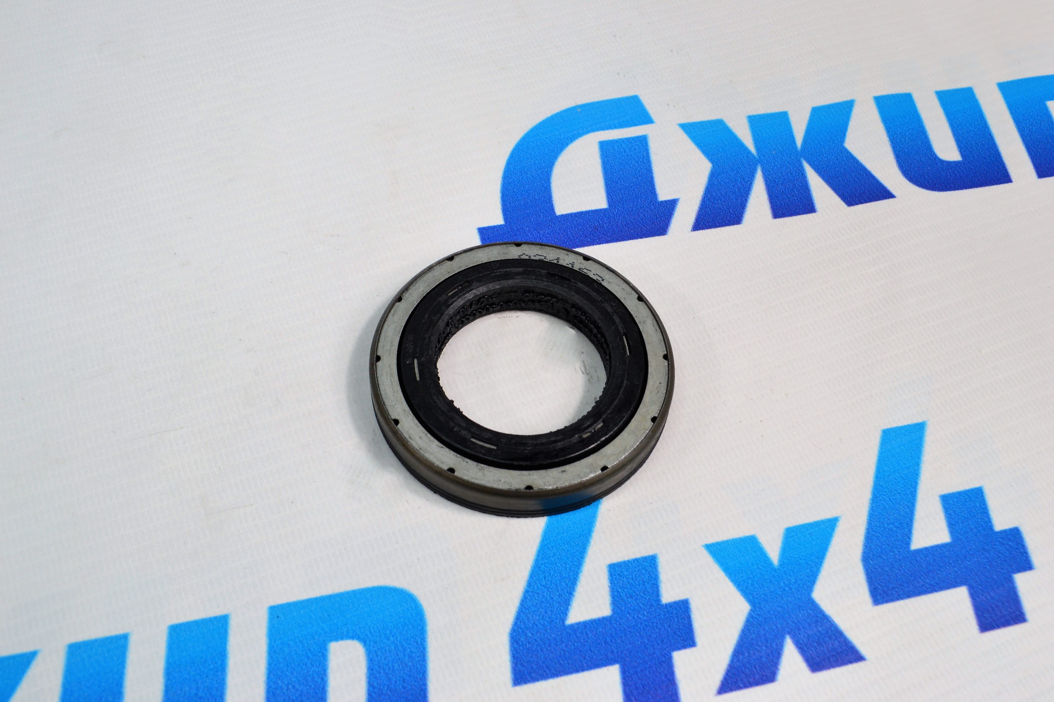 Сальник переднего редуктора Jeep Wrangler JL/Jeep Gladiator JT (правый) 68396635AA