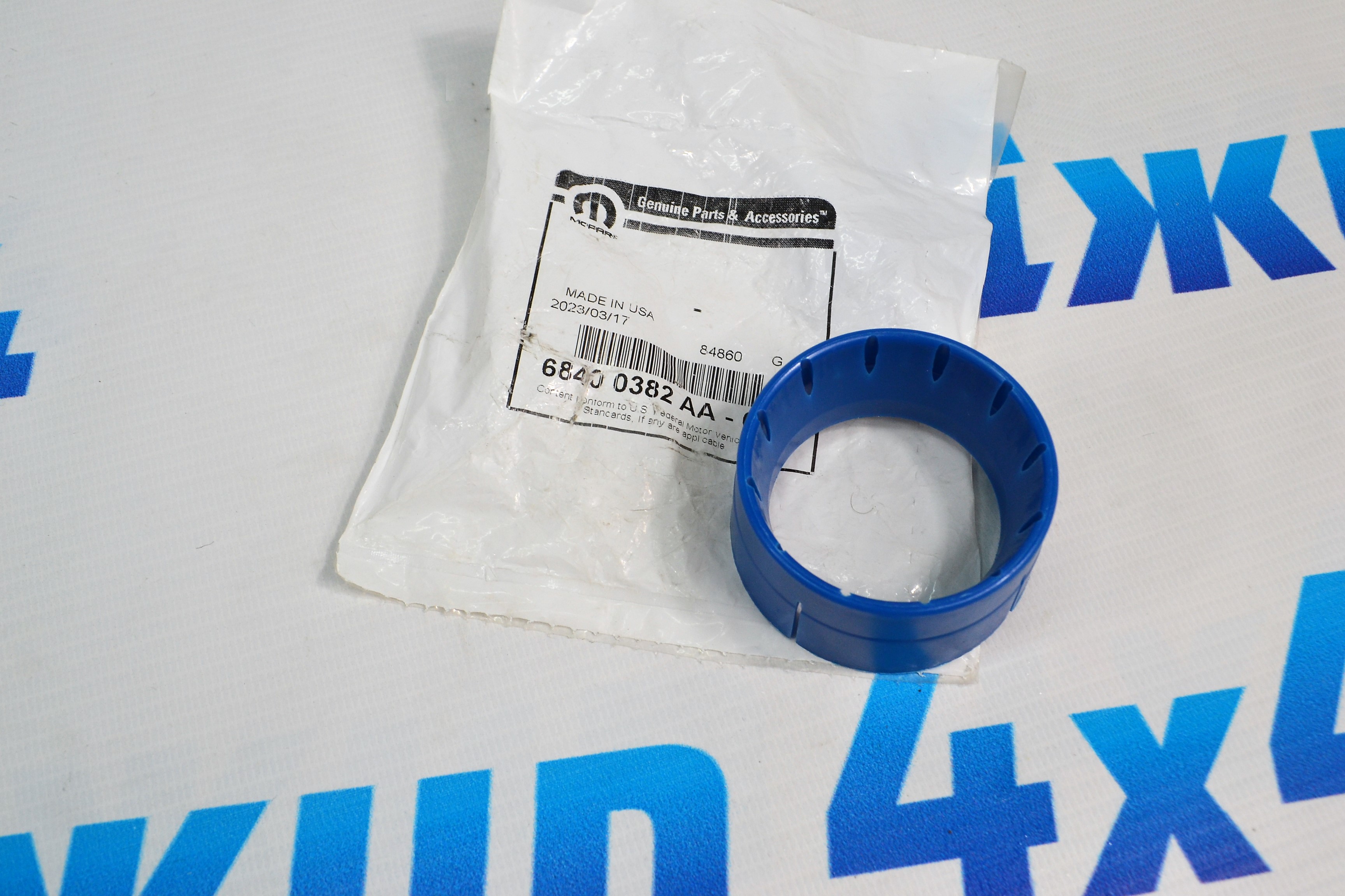 Втулка полуоси передней синяя Jeep Wrangler JL 68400382AA