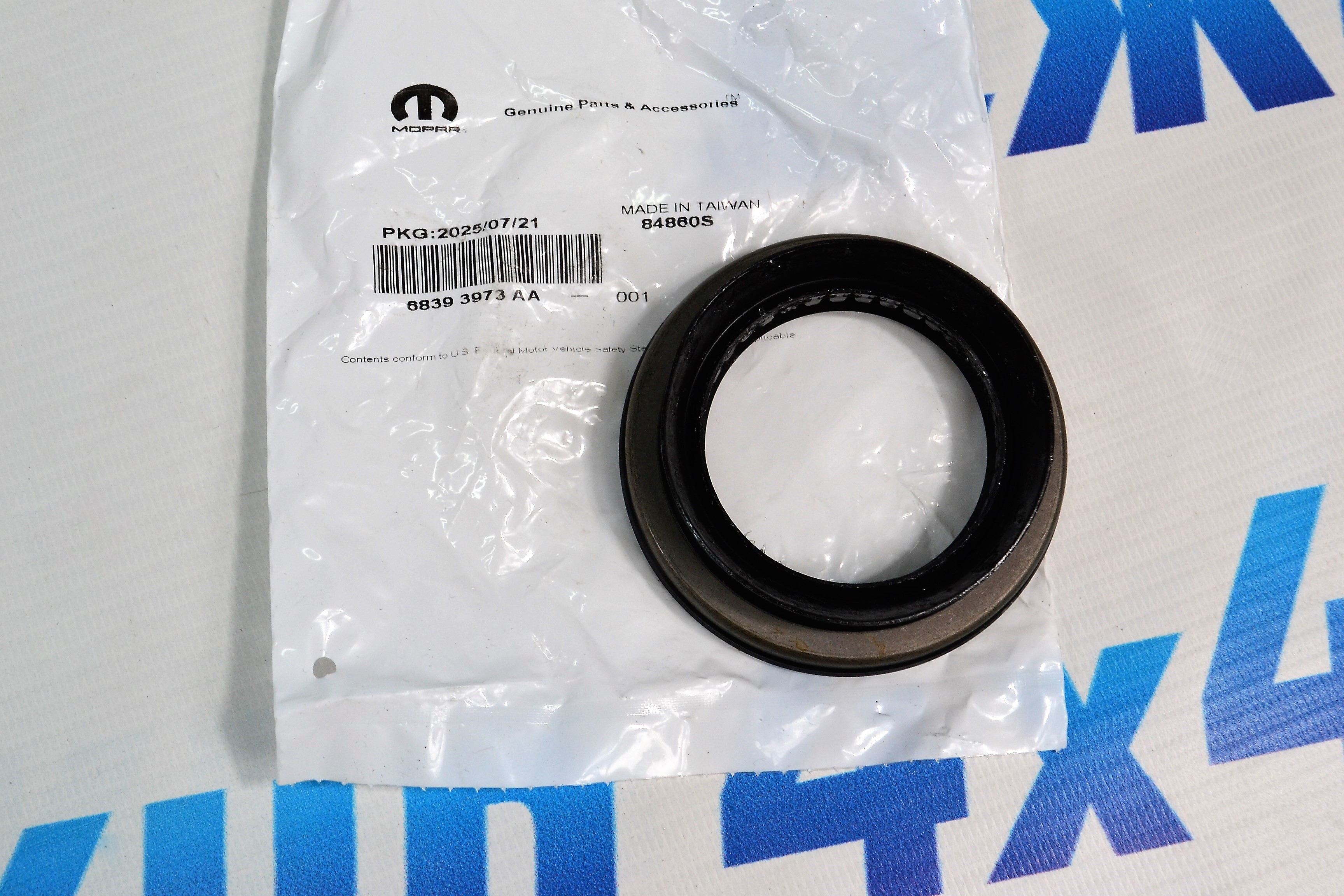 Сальник задней полуоси Jeep Wrangler JL 68393973AA