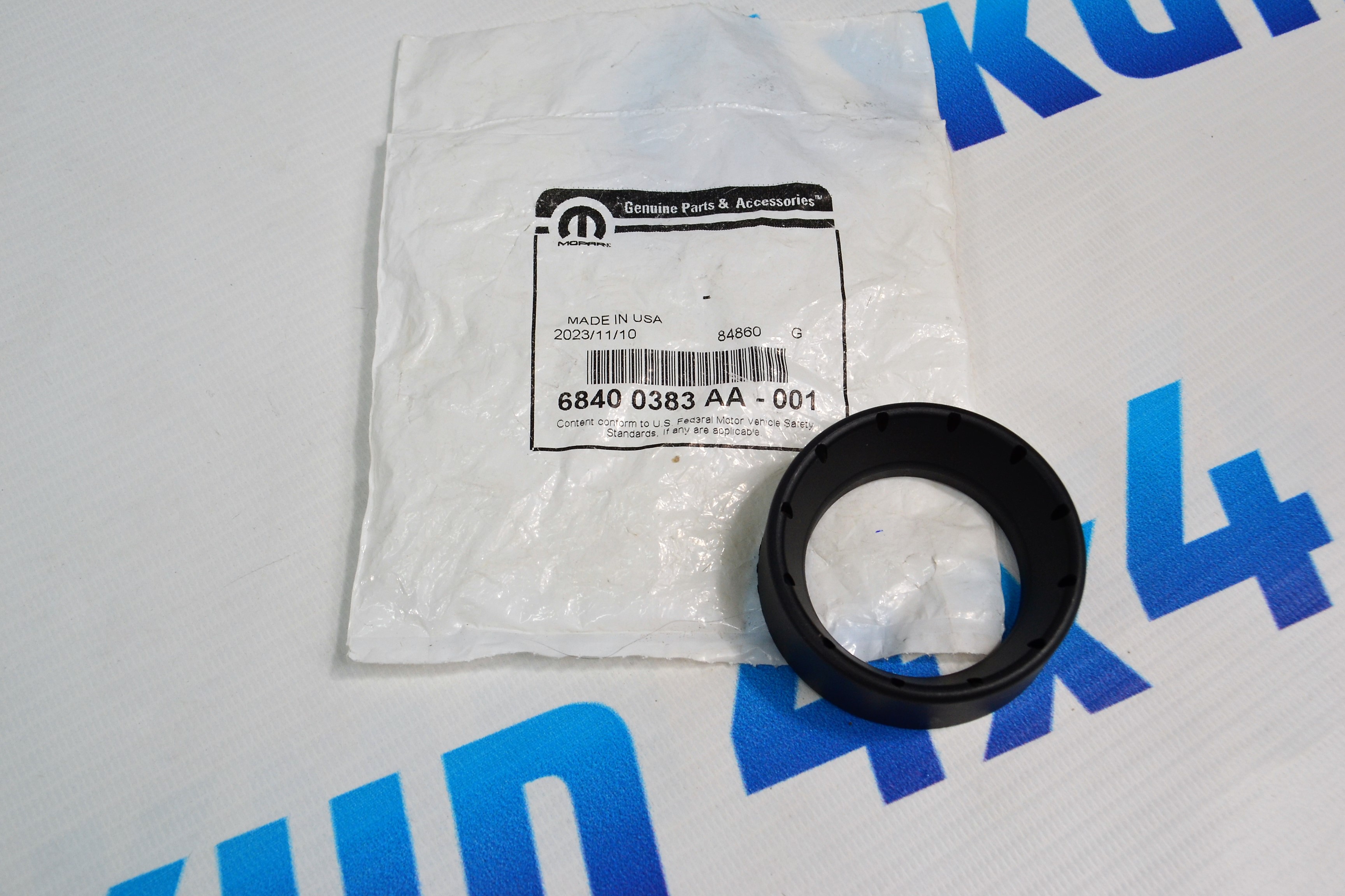 Втулка полуоси передней чёрная Jeep Wrangler JL 68400383AA