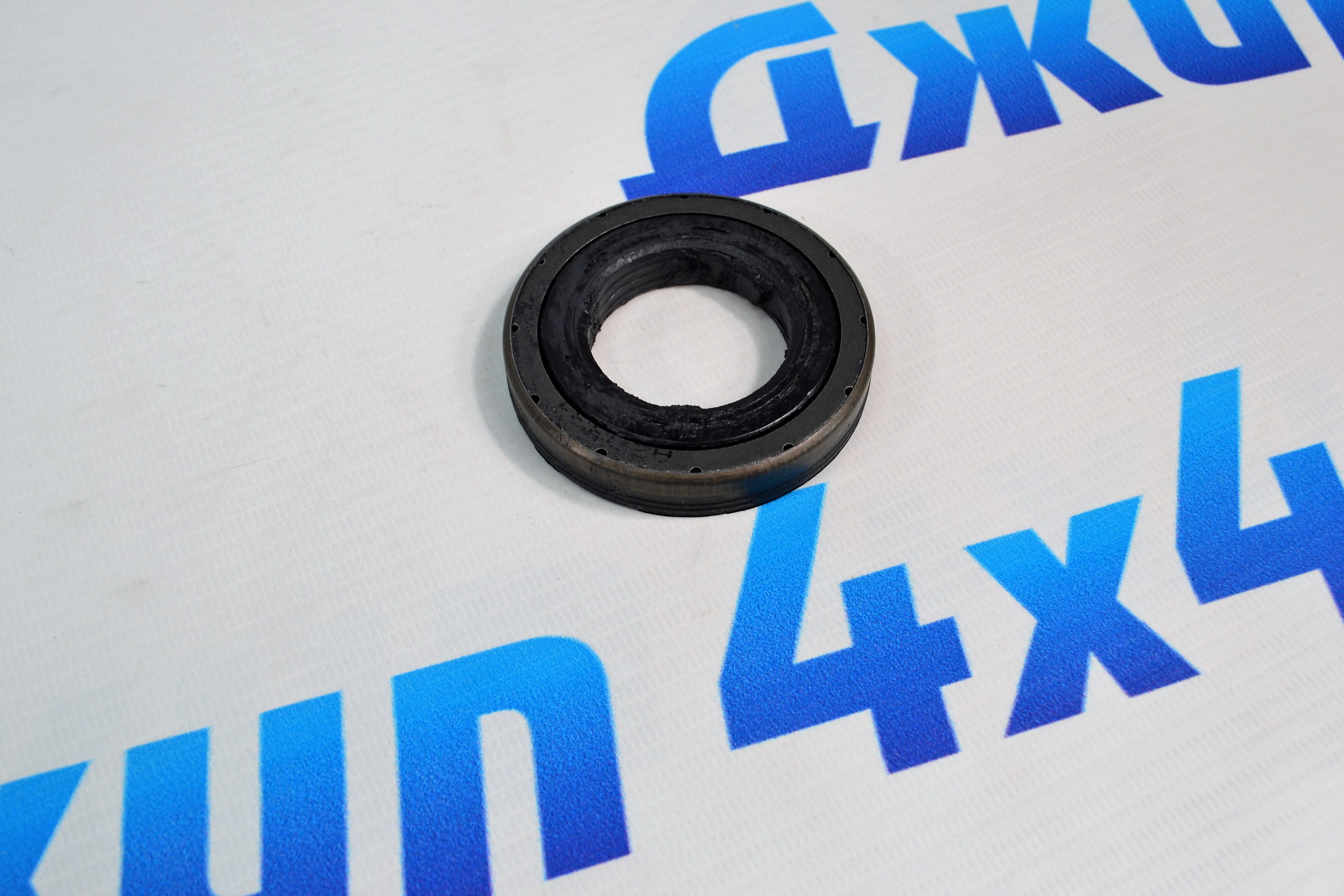 Сальник переднего редуктора Jeep Wrangler JL/Jeep Gladiator JT (левый) 68398727AA