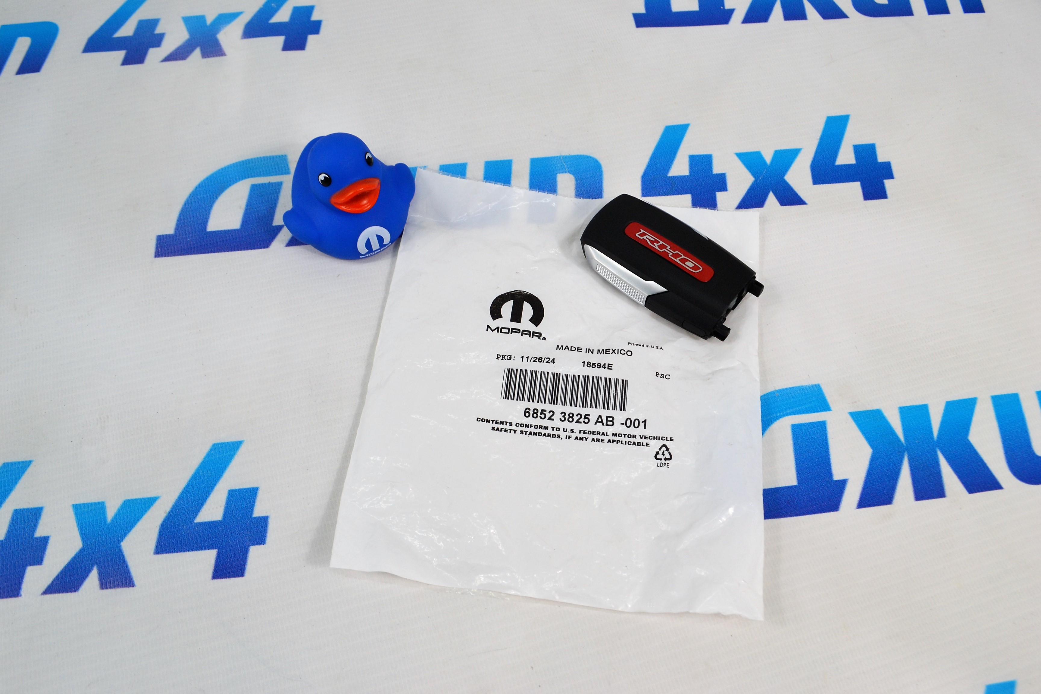 Ключ зажигания Dodge Ram RHO 68523825AB