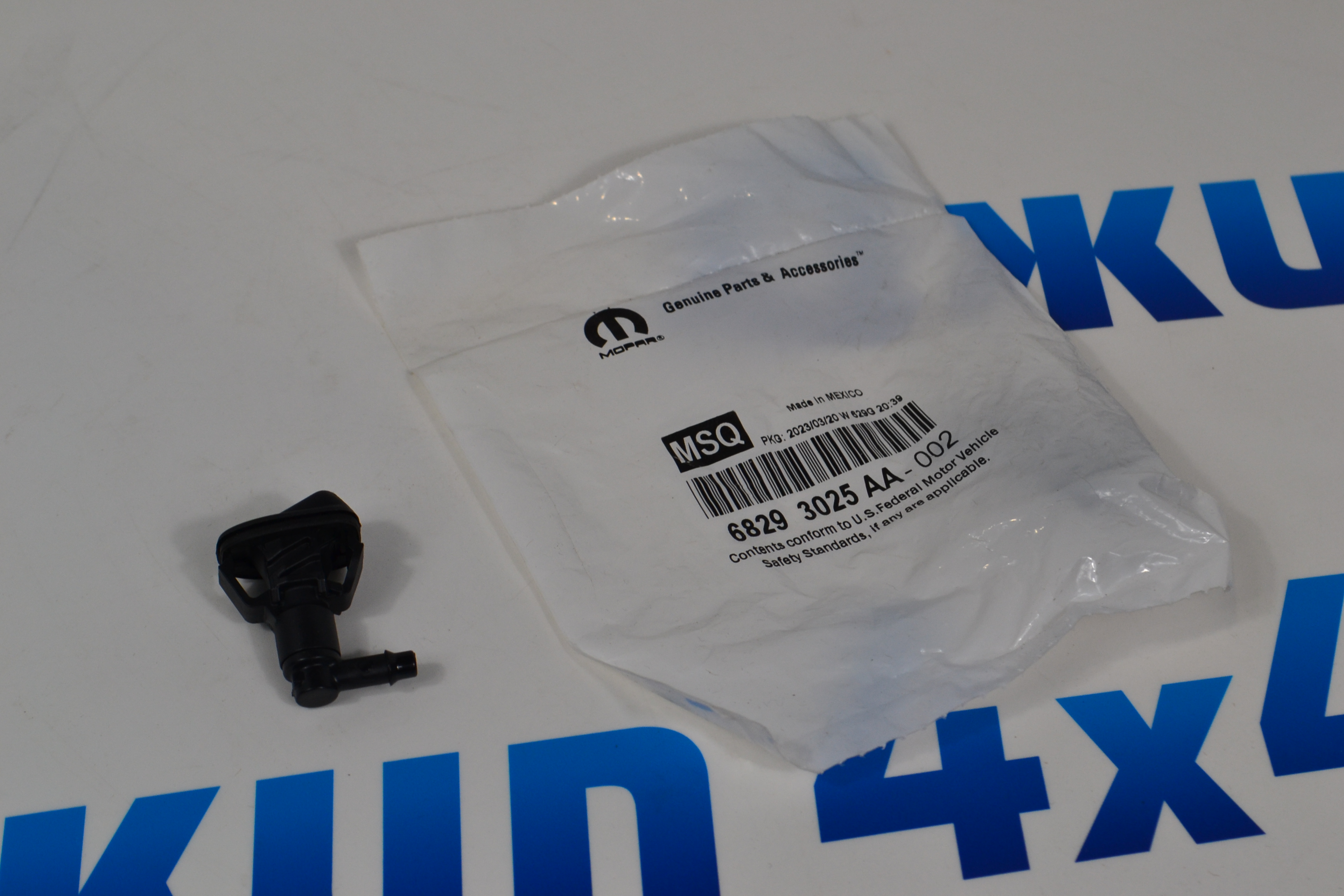Форсунка омывателя ветрового стекла Jeep Wrangler JL V2.0T 2018- 68293025AA