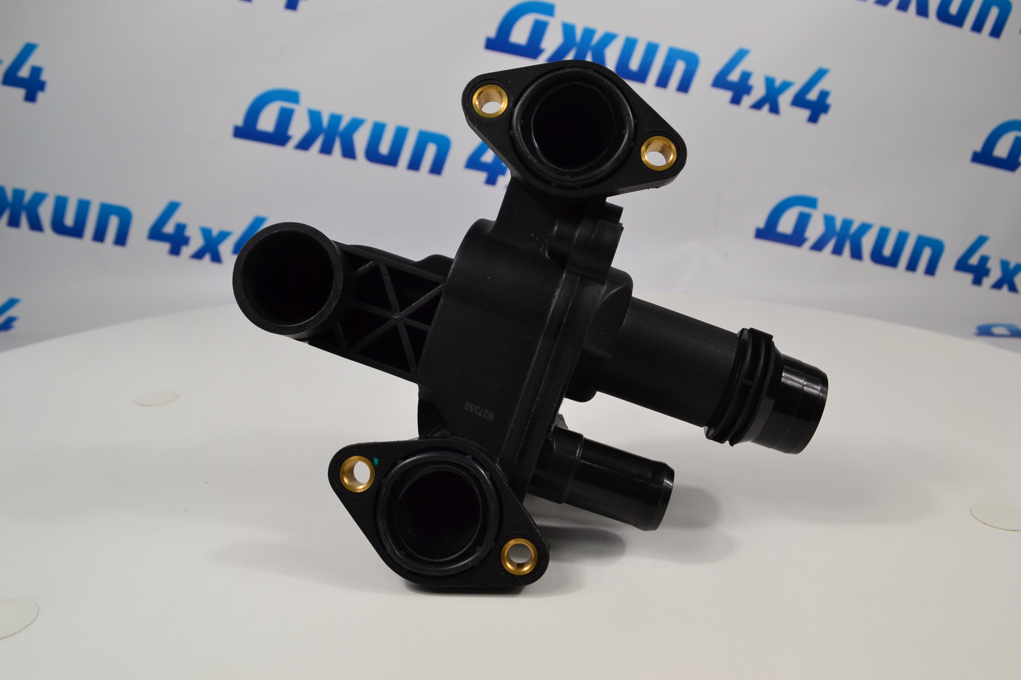 Тройник системы охлаждения Land Rover Discovery L319 / Range Rover Sport L320  V2.7TD/3.0TD LR073372