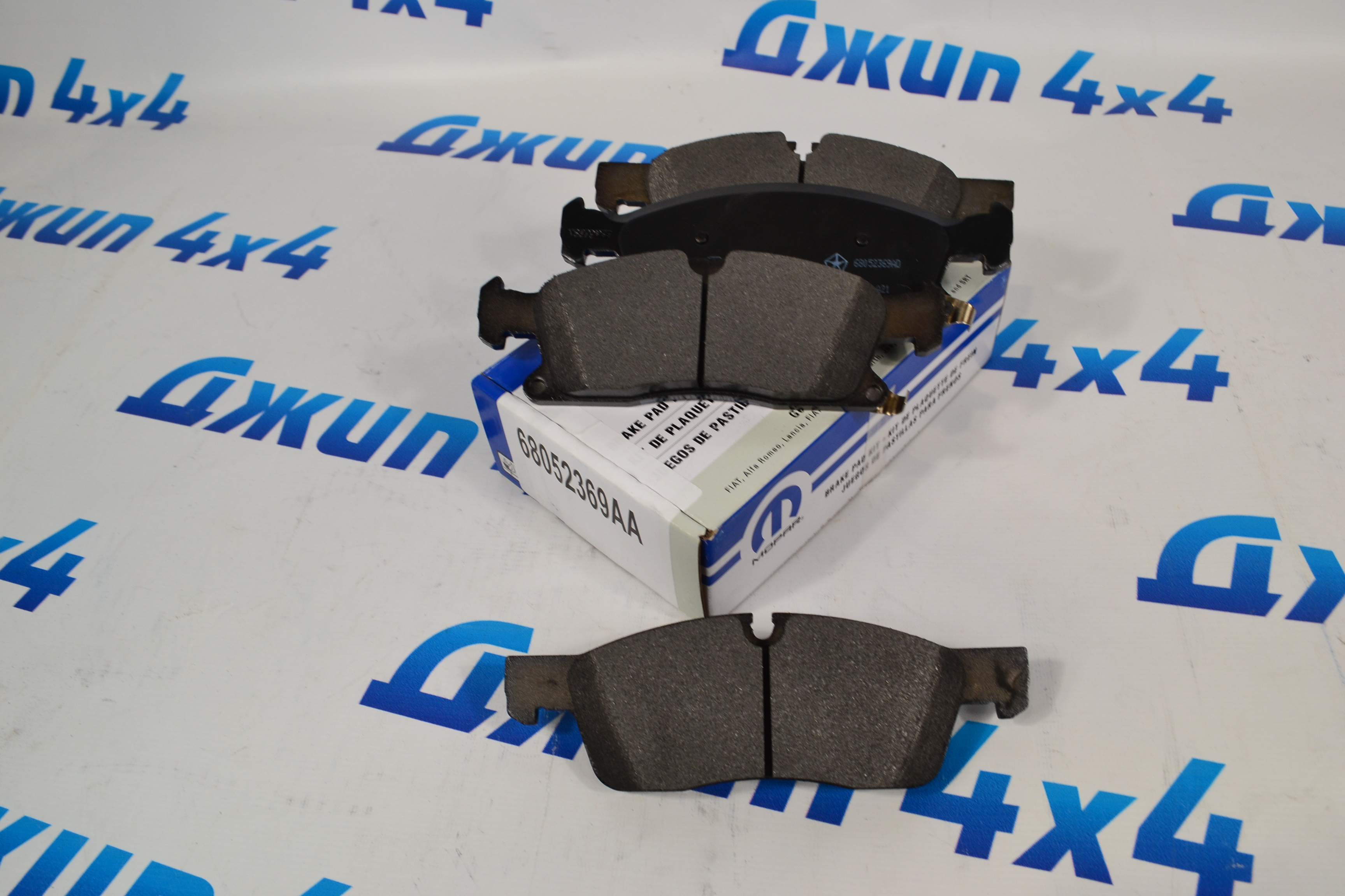 Колодки тормозные передние Jeep Grand Cherokee WK2/Dodge Durango WD 68052369AA