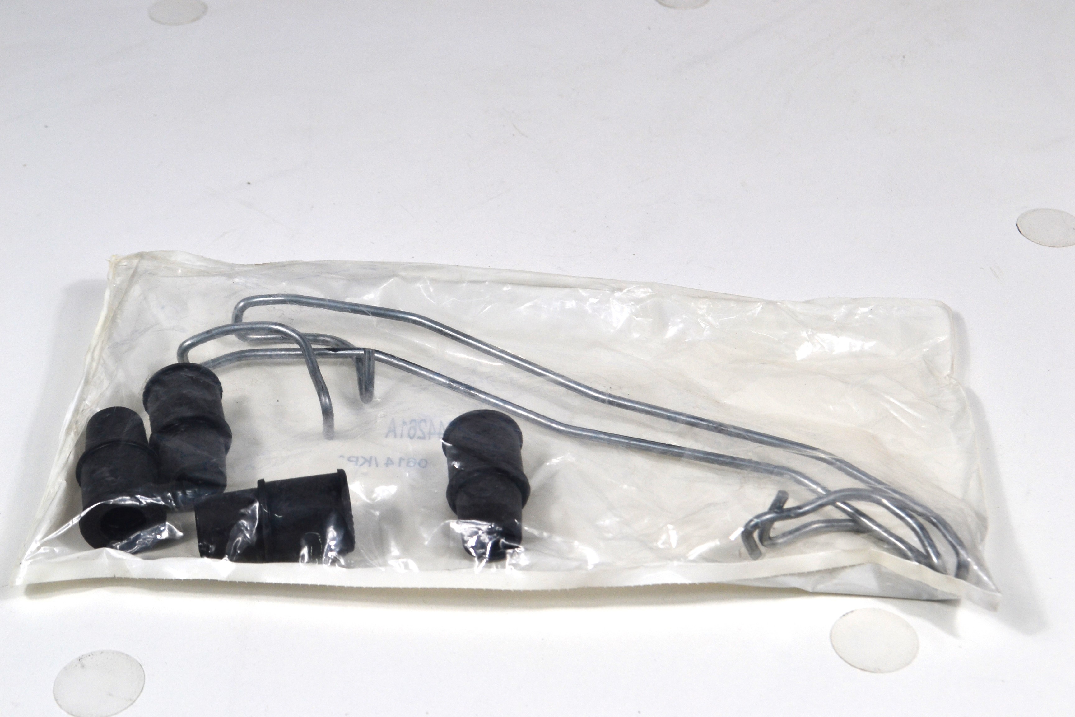 Комплект втулок скобы переднего суппорта с пружинами Jeep Grand Cherokee WJ 1999-2002 5011981AA