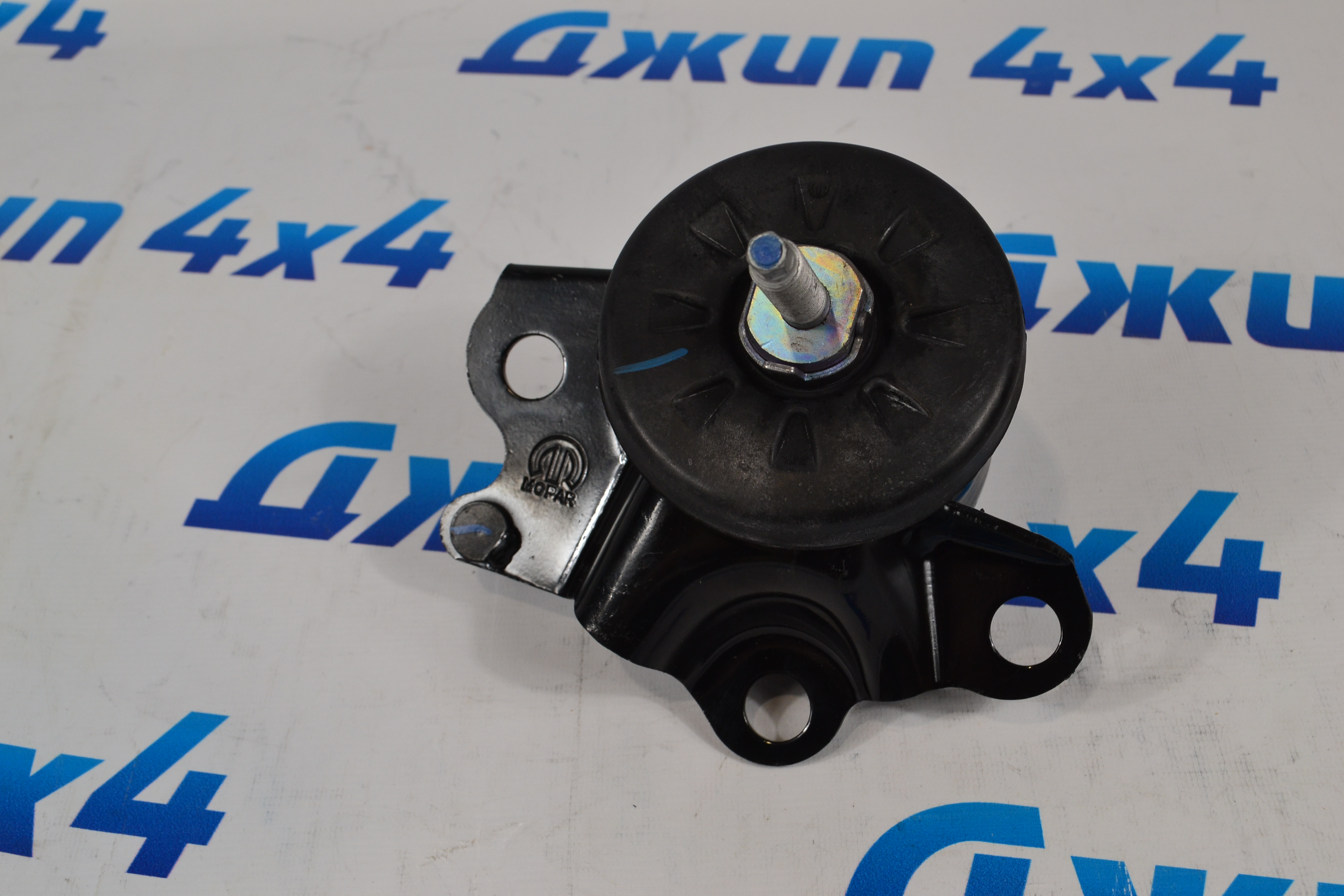 Опора двигателя левая Jeep Wrangler JL V2.0T 68271527AC