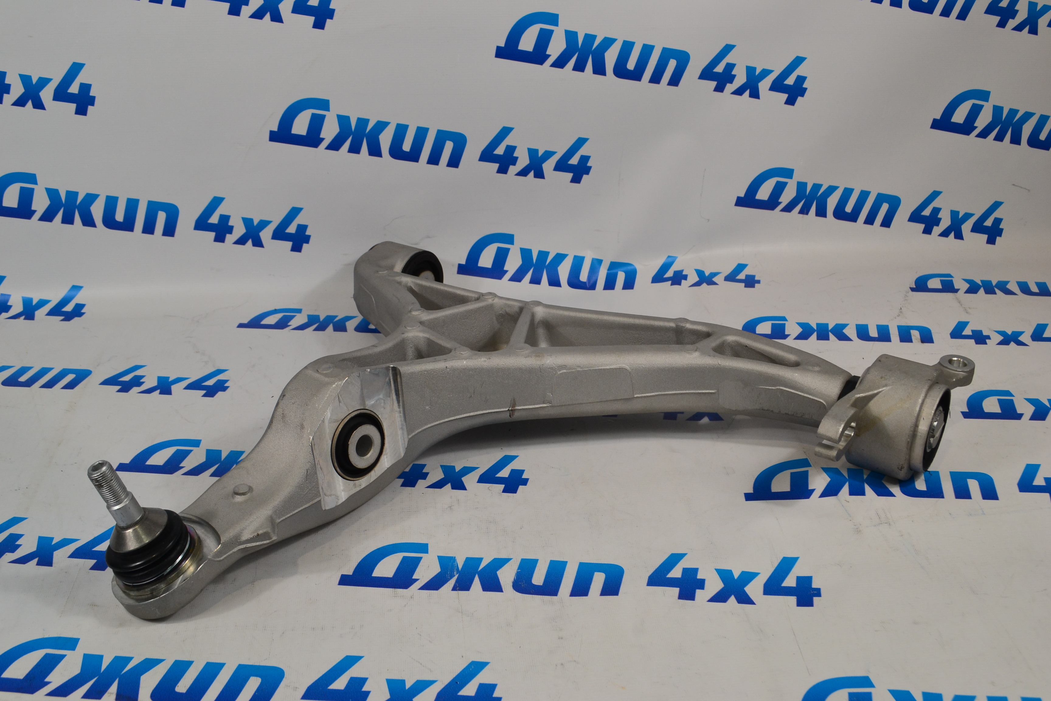 Рычаг передний нижний правый Jeep Gran Cherokee WK2 68282728AC