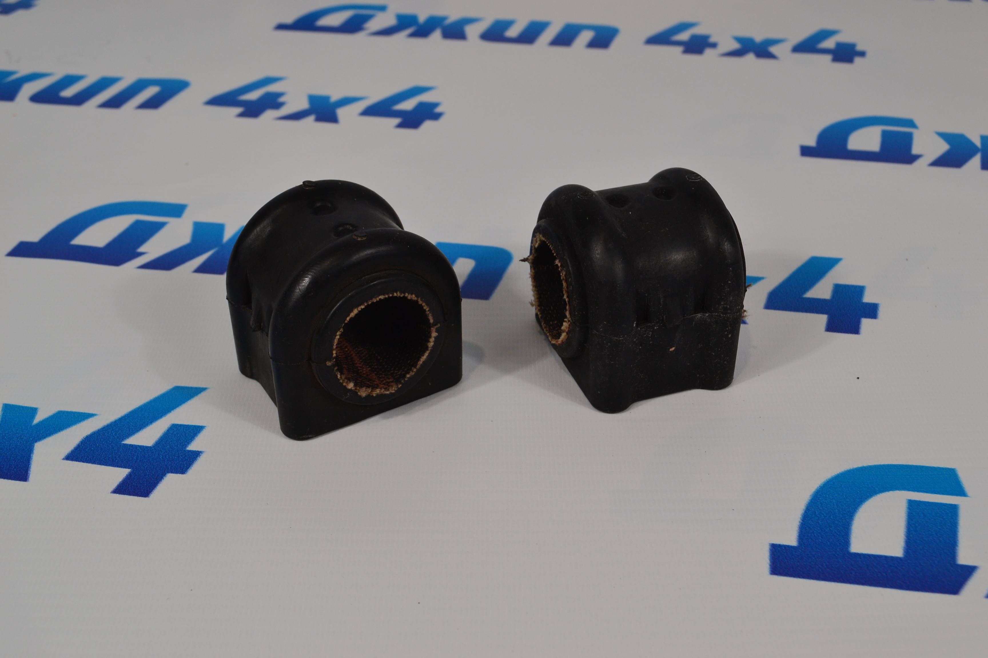 Втулка переднего стабилизатора Dodge Ram TRX 68466023AA