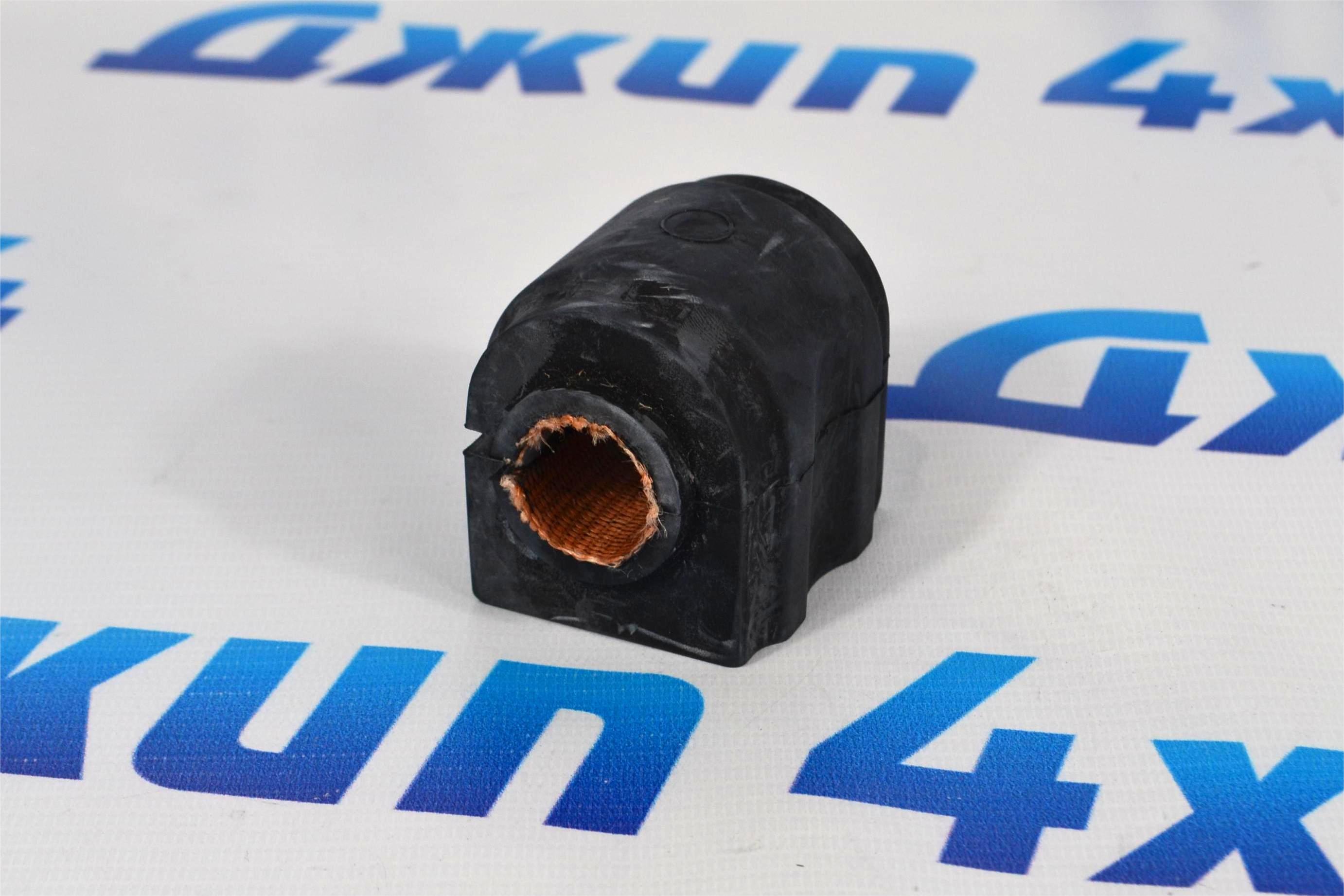 Втулка заднего стабилизатора Land Rover Discovery L319 LR015336