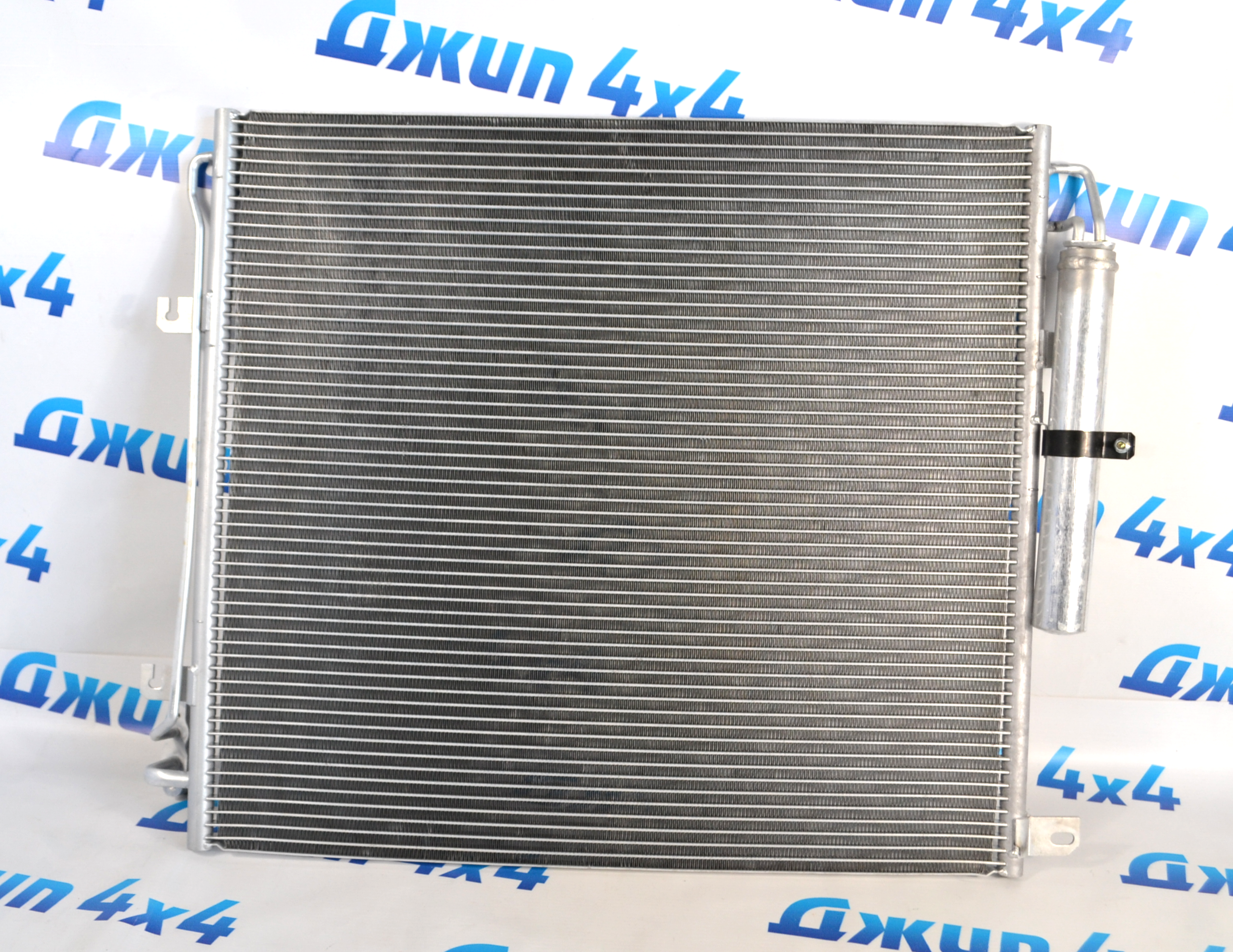 Радиатор кондиционера Land Rover Discovery L319 LR018404