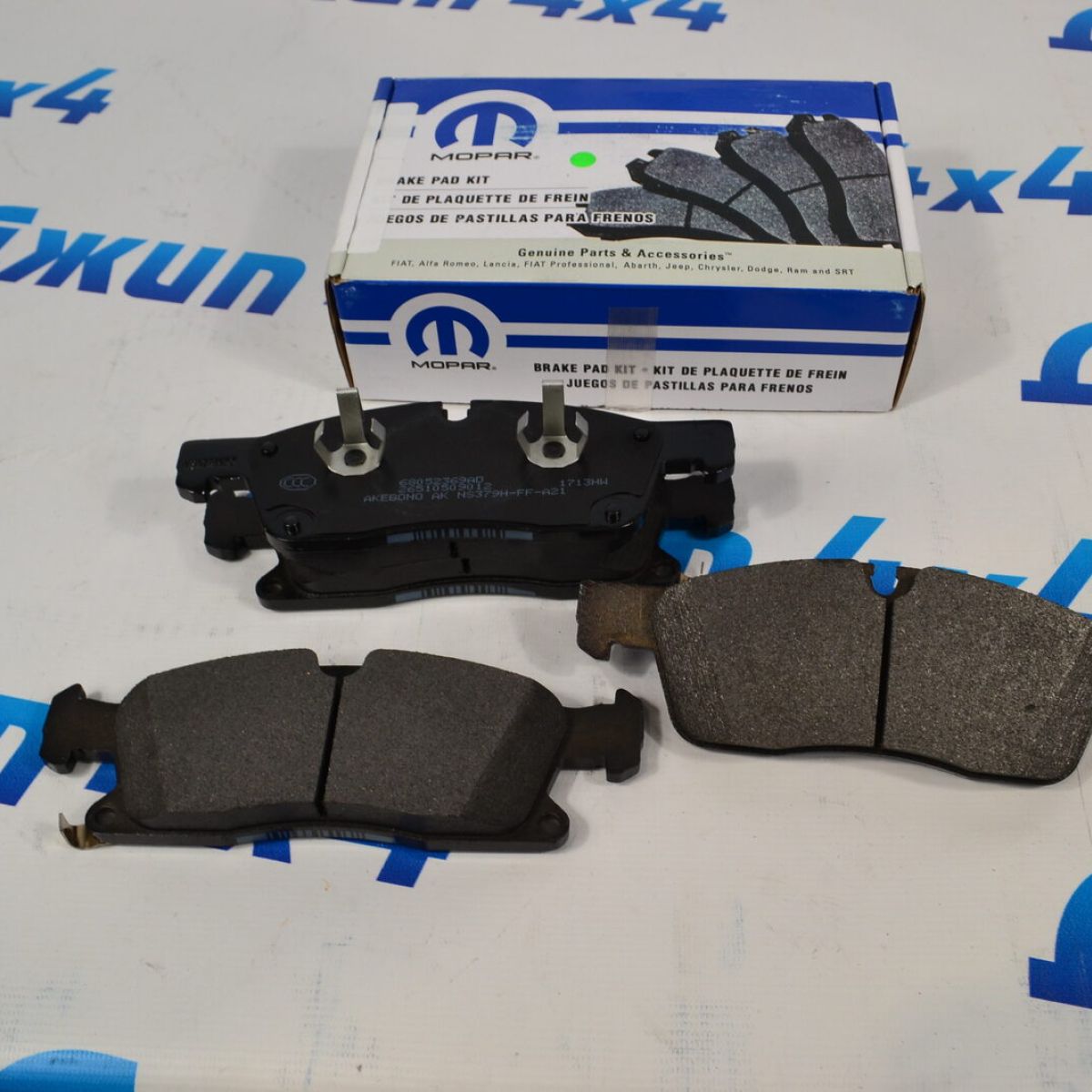Колодки тормозные передние Jeep Grand Cherokee WK2/Dodge Durango WD 68052369AA