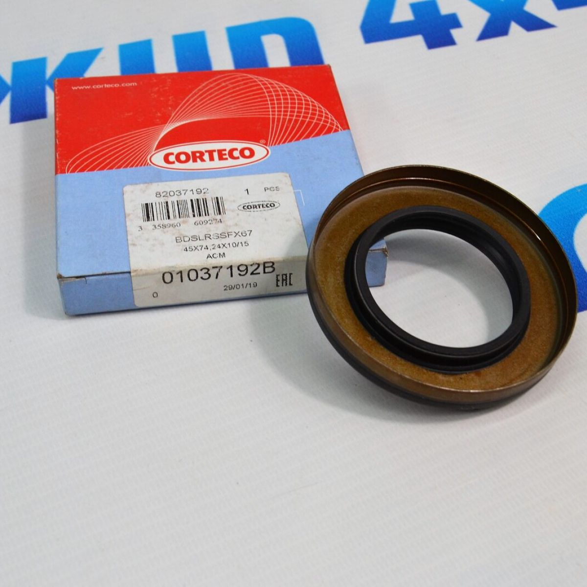 Сальник хвостовика переднего редуктора Land Rover Discovery L319/Range Rover Sport L320 LR019019