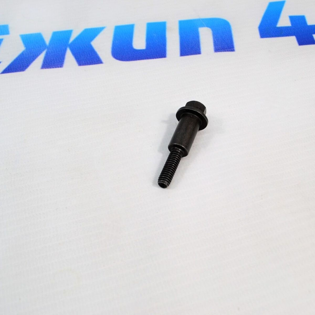 Болт уcпокоителя цепи V5.0 Land Rover LR011064