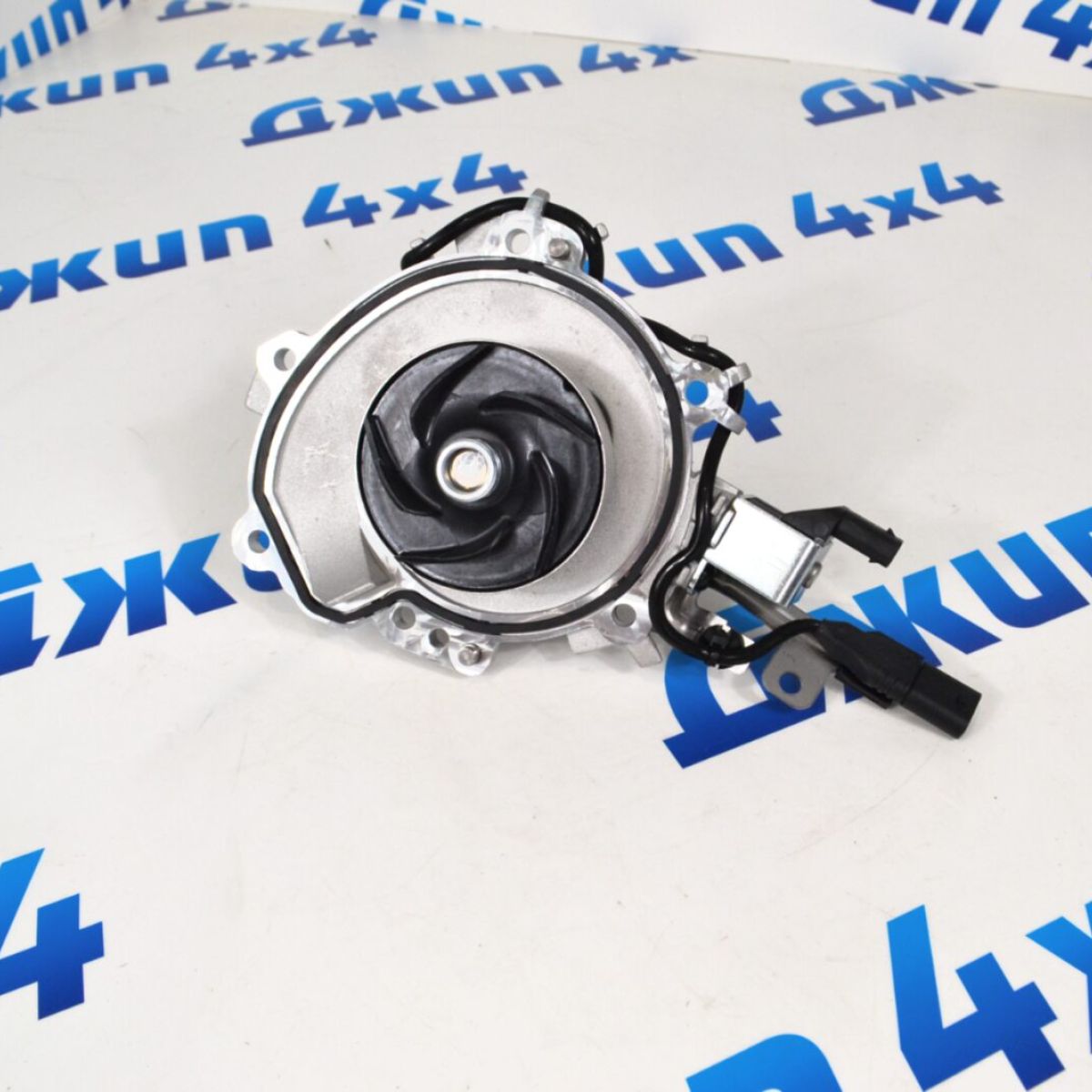 Помпа системы охлаждения Range Rover Velar/Defender/Discovery Sport/Evoque/Sport V2.0T Petrol LR154597