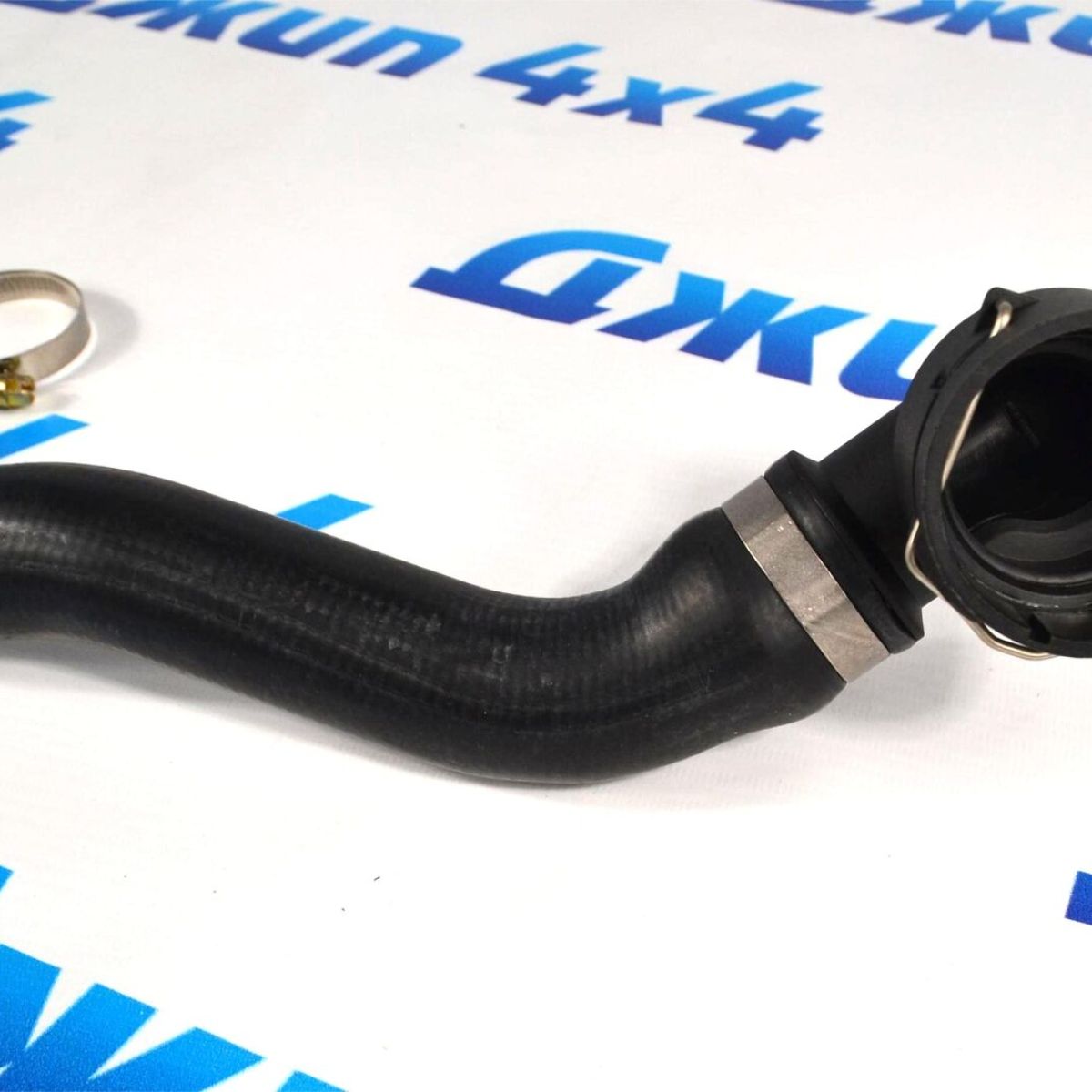 Патрубок радиатора Land Rover Discovery Sport/Range Rover Evoque/Land Rover Freelander (верхний) LR032347