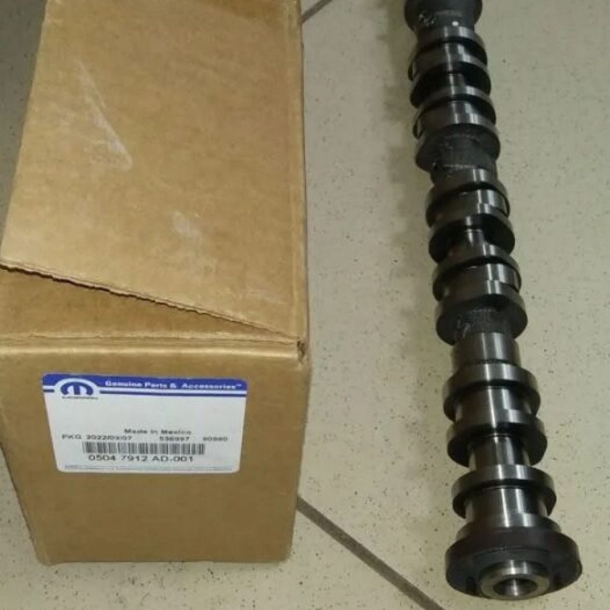 Распредвал впускной левой ГБЦ Jeep Grand Cherokee WK2 V3.6 05047912AD