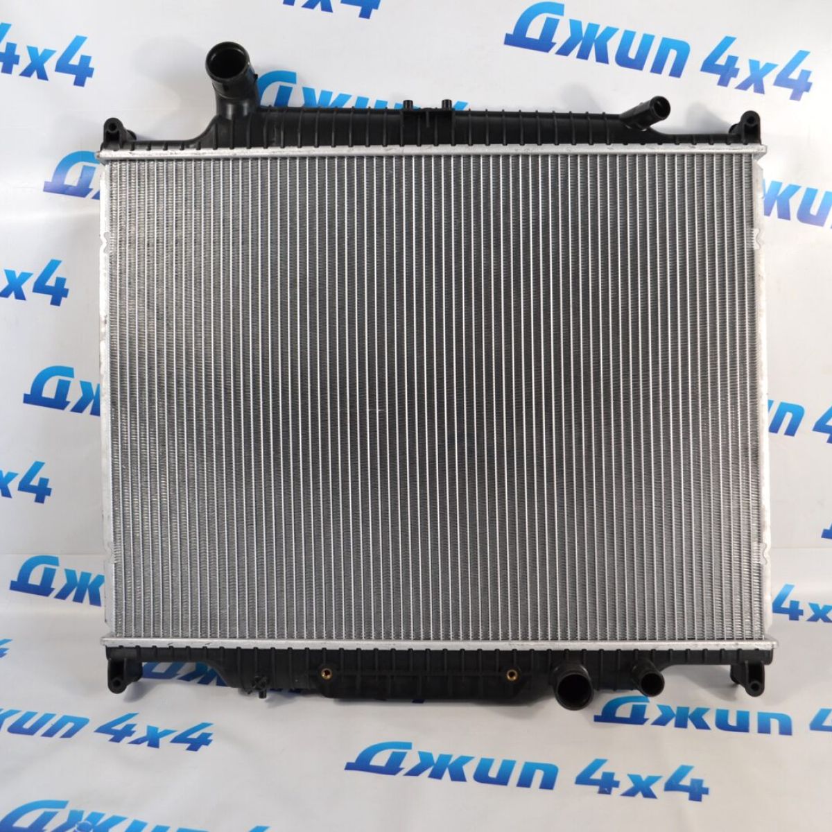 Радиатор охлаждения двигателя Range Rover L322/Range Rover Sport L320 V3.6TD PCC500300
