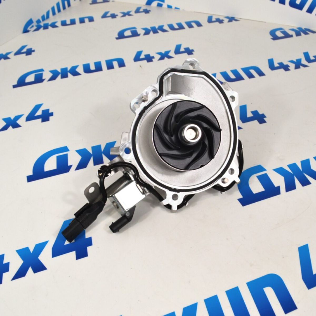Помпа системы охлаждения Land Rover Discovery Sport L550/Range Rover Evoque L551/Jaguar E-PaceV2.0TD LR129893