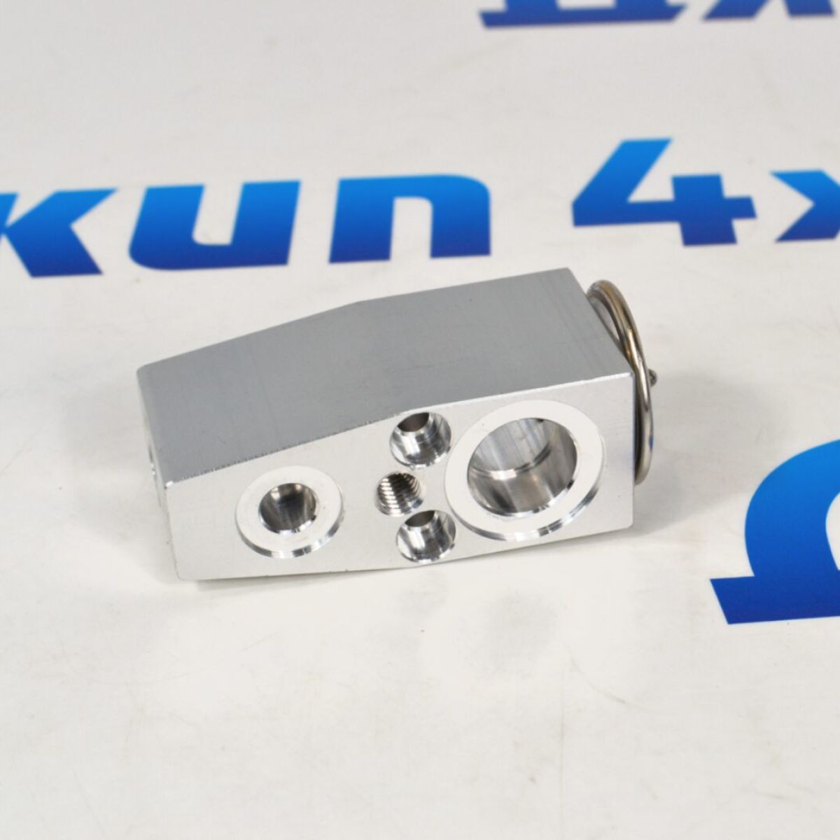 Редукционный клапан системы кондиционирования Dodge Ram 1500 DS 68234041AB