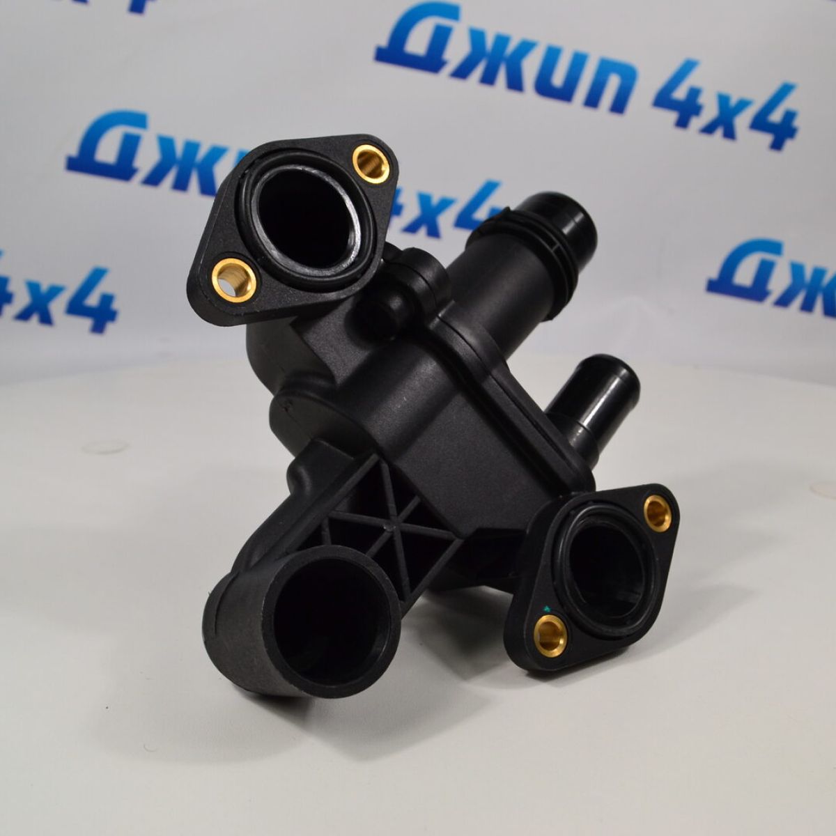 Тройник системы охлаждения Land Rover Discovery L319/Range Rover Sport L320  V2.7TD/3.0TD LR073372